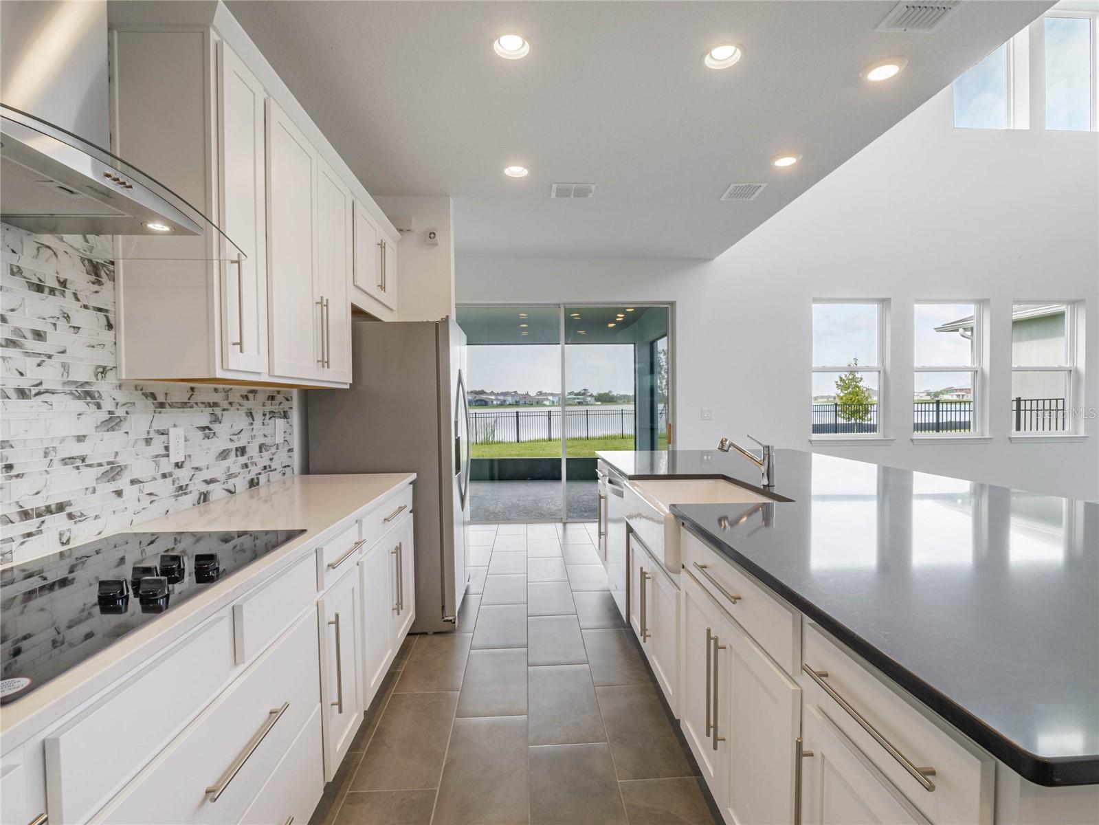 Image 16 of 58 For 18722 Planetree Street