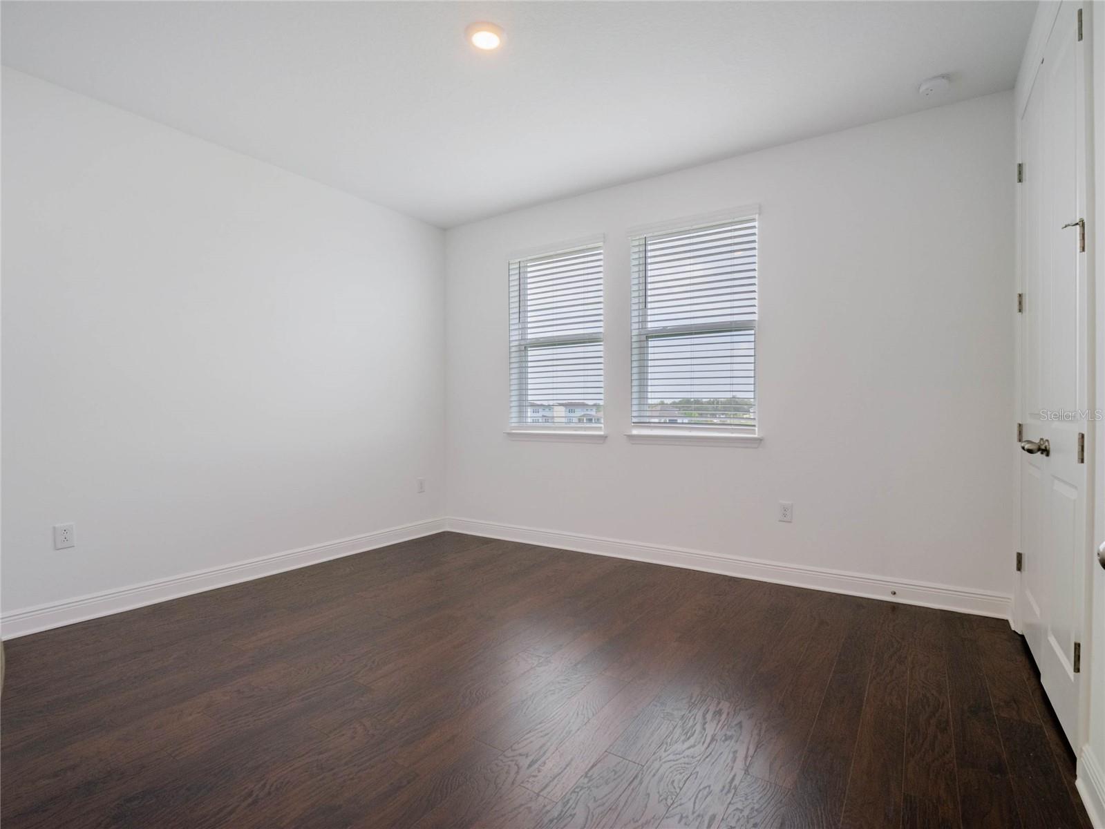 Image 20 of 58 For 18722 Planetree Street