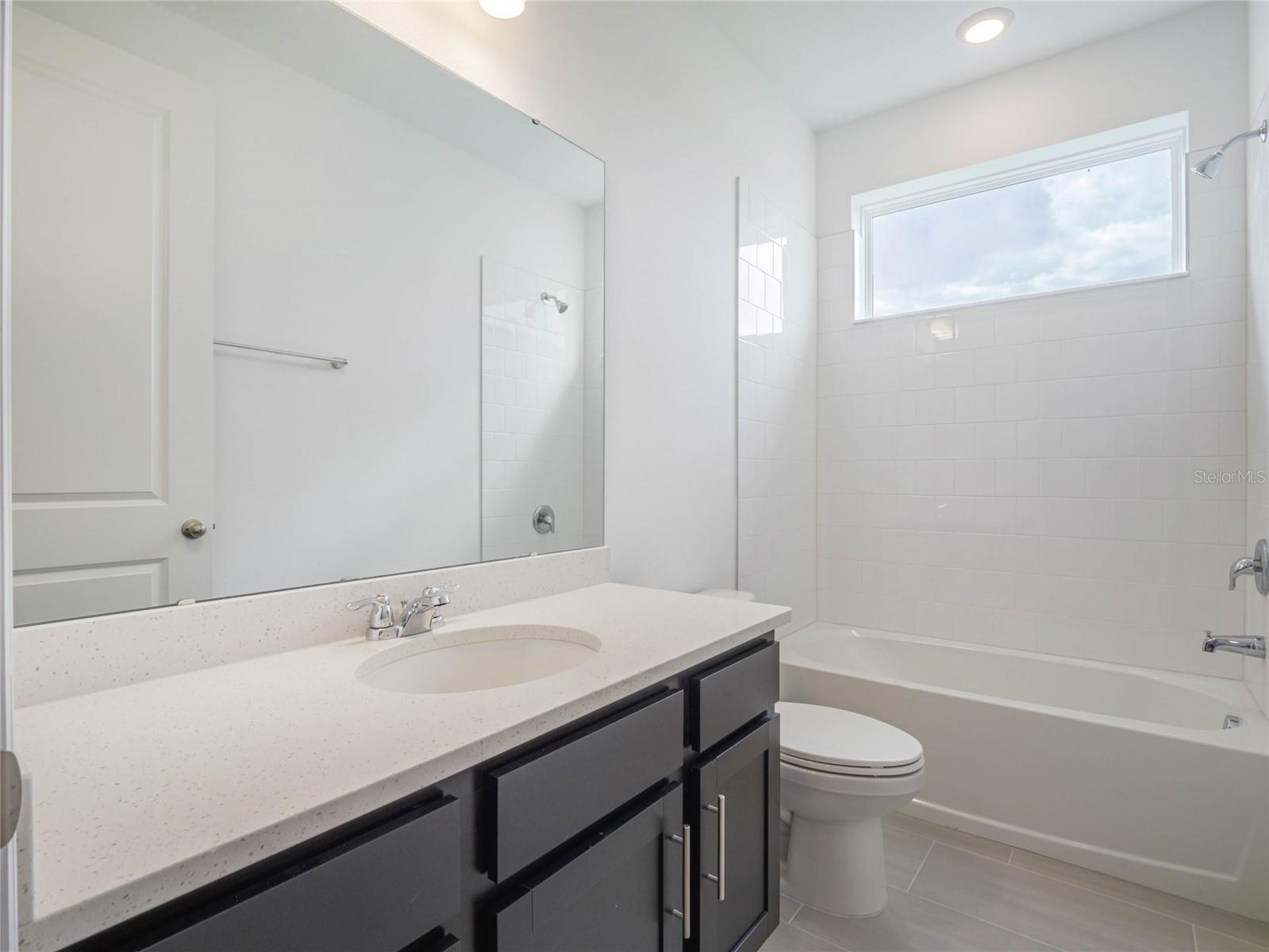 Image 21 of 58 For 18722 Planetree Street