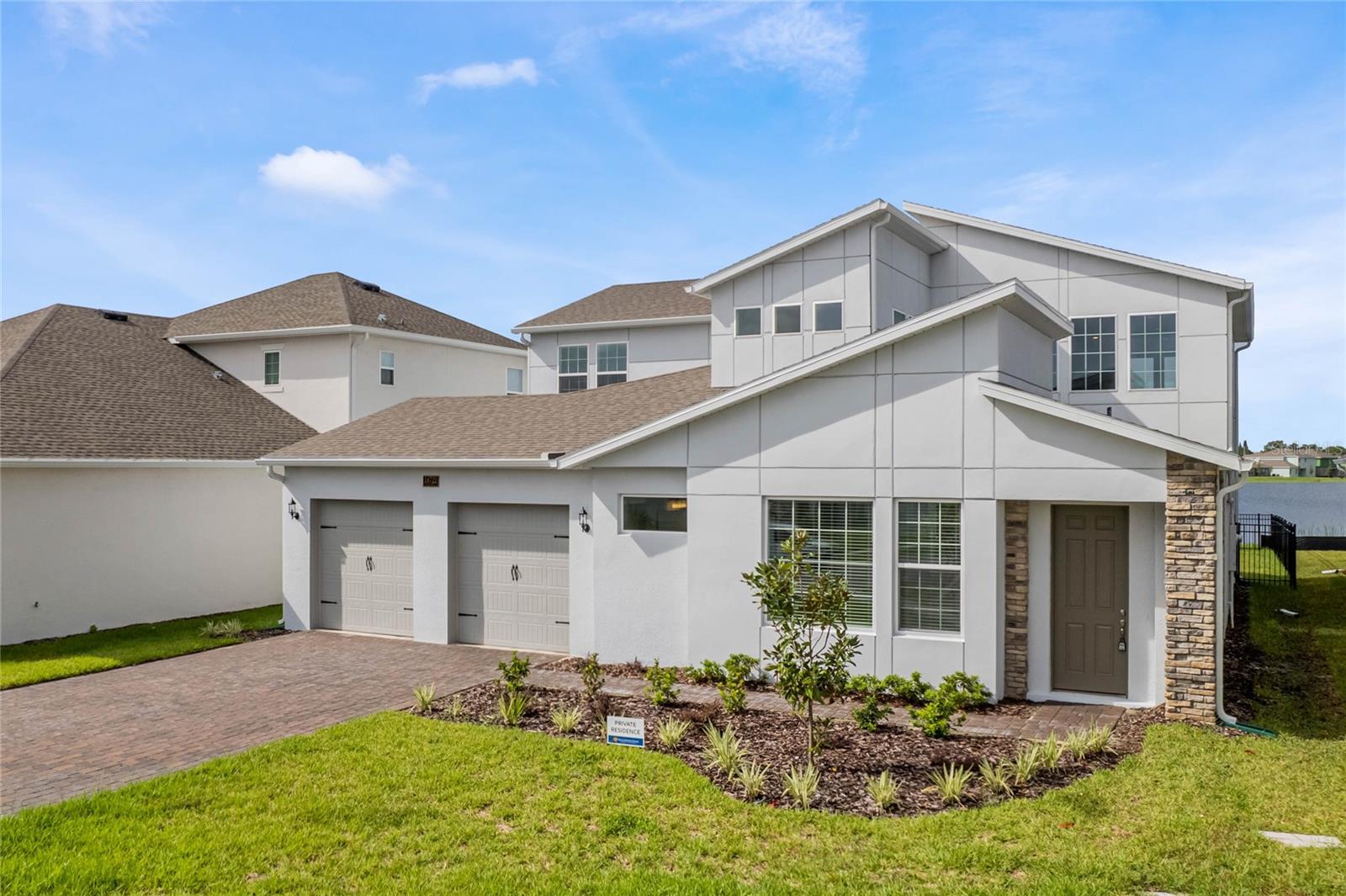 Image 3 of 58 For 18722 Planetree Street