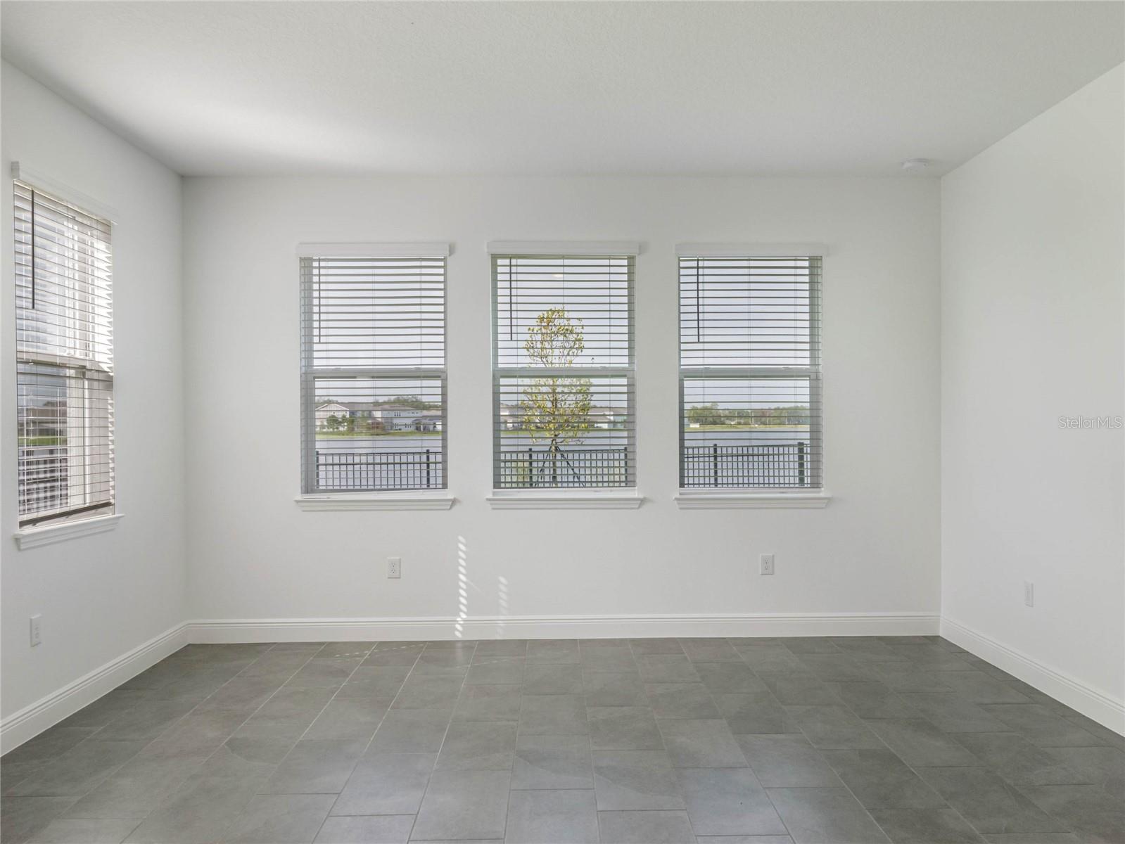 Image 35 of 58 For 18722 Planetree Street