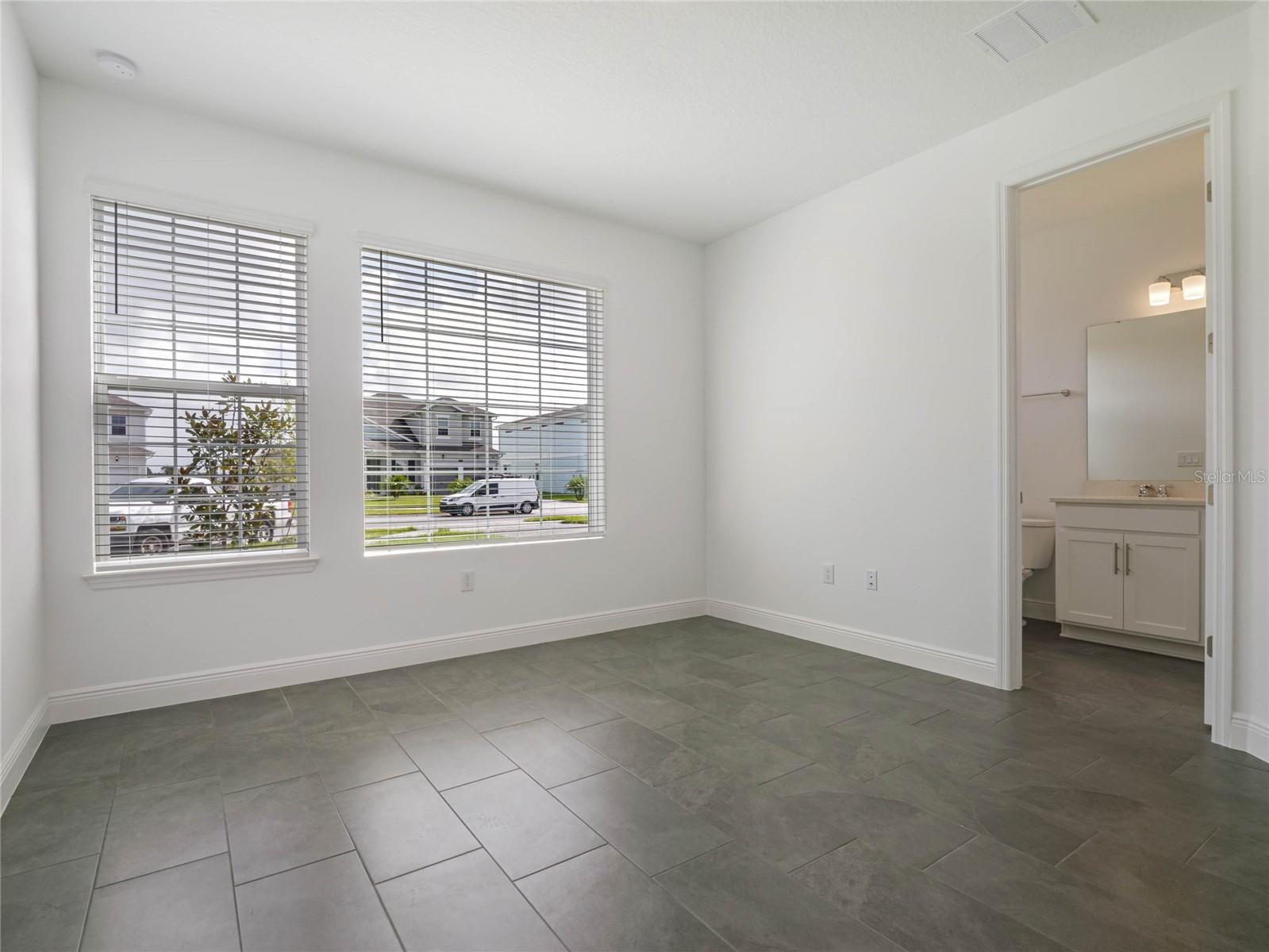 Image 40 of 58 For 18722 Planetree Street