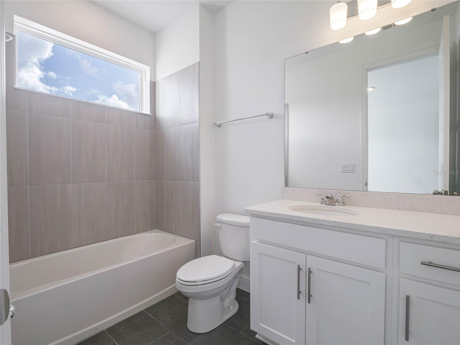 Image 41 of 58 For 18722 Planetree Street