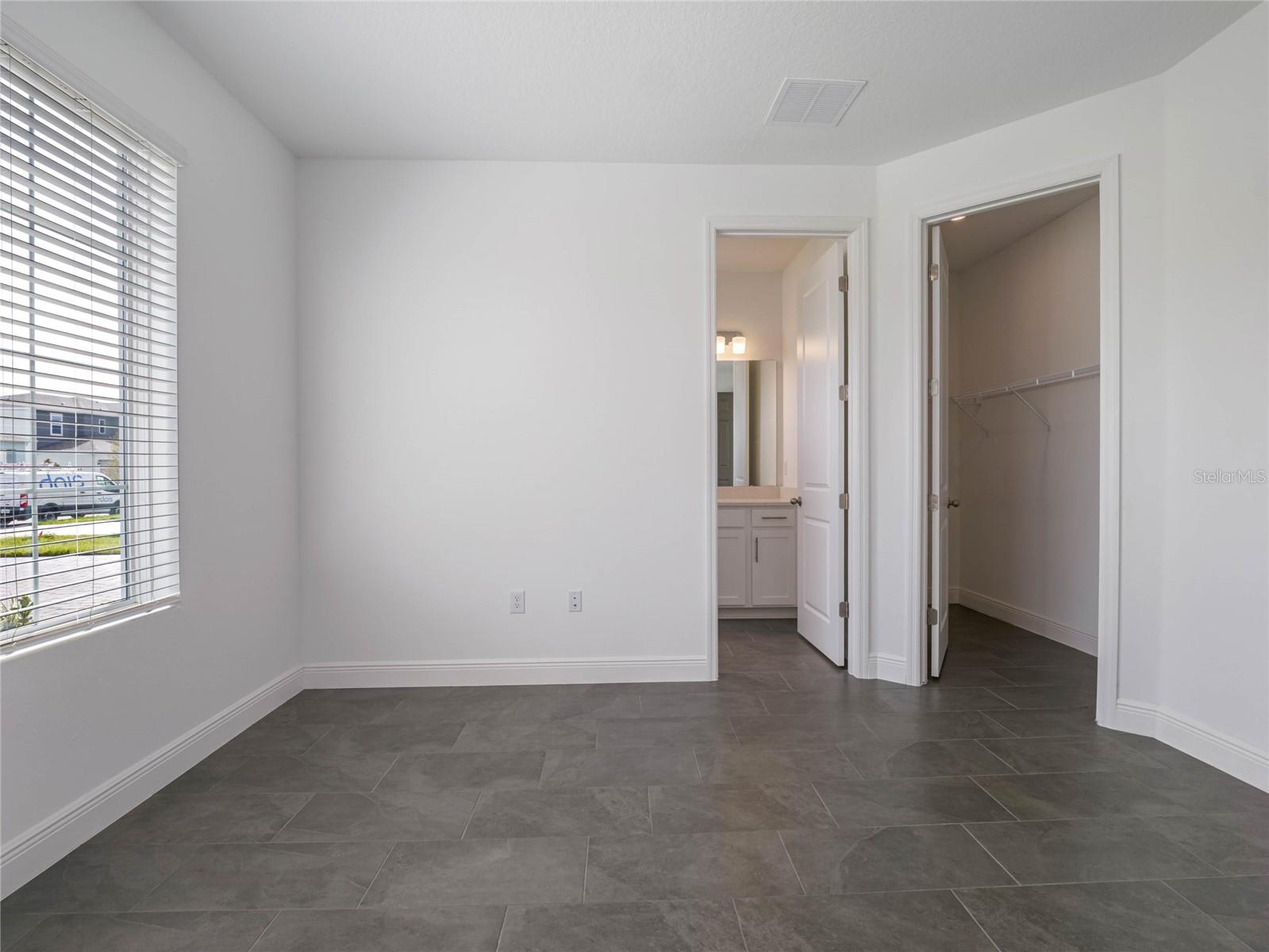 Image 42 of 58 For 18722 Planetree Street