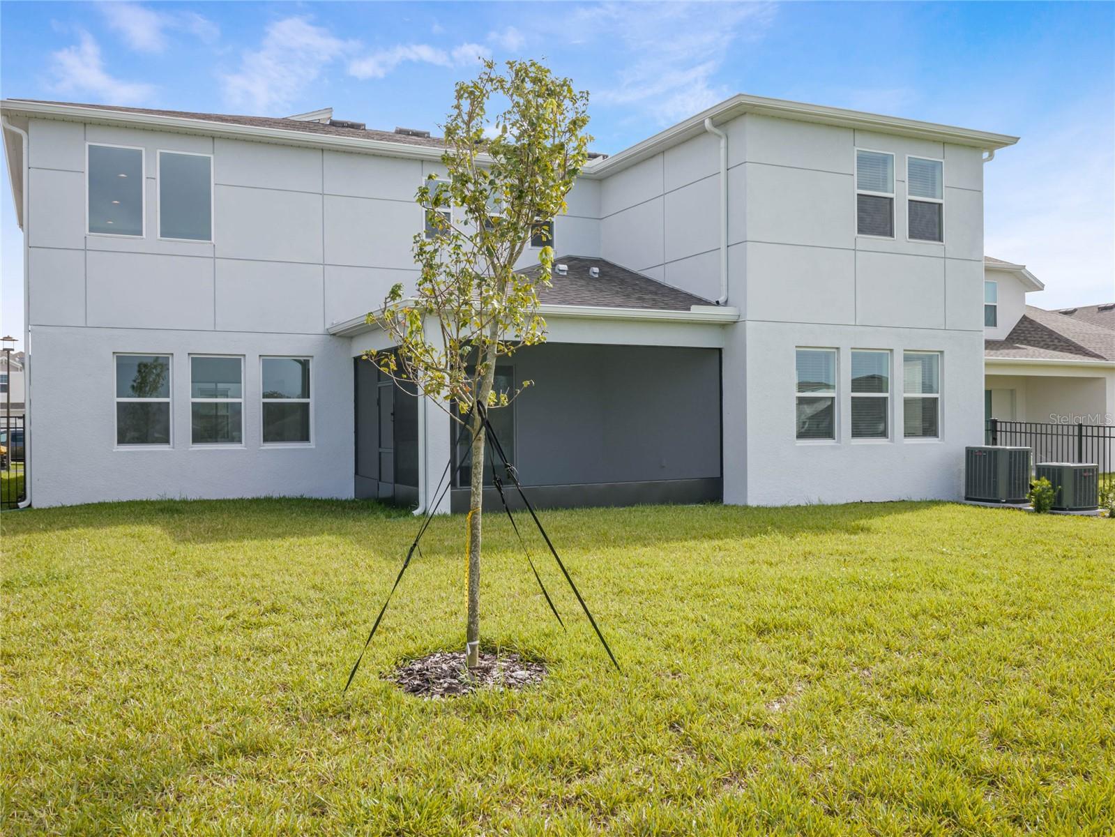 Image 46 of 58 For 18722 Planetree Street