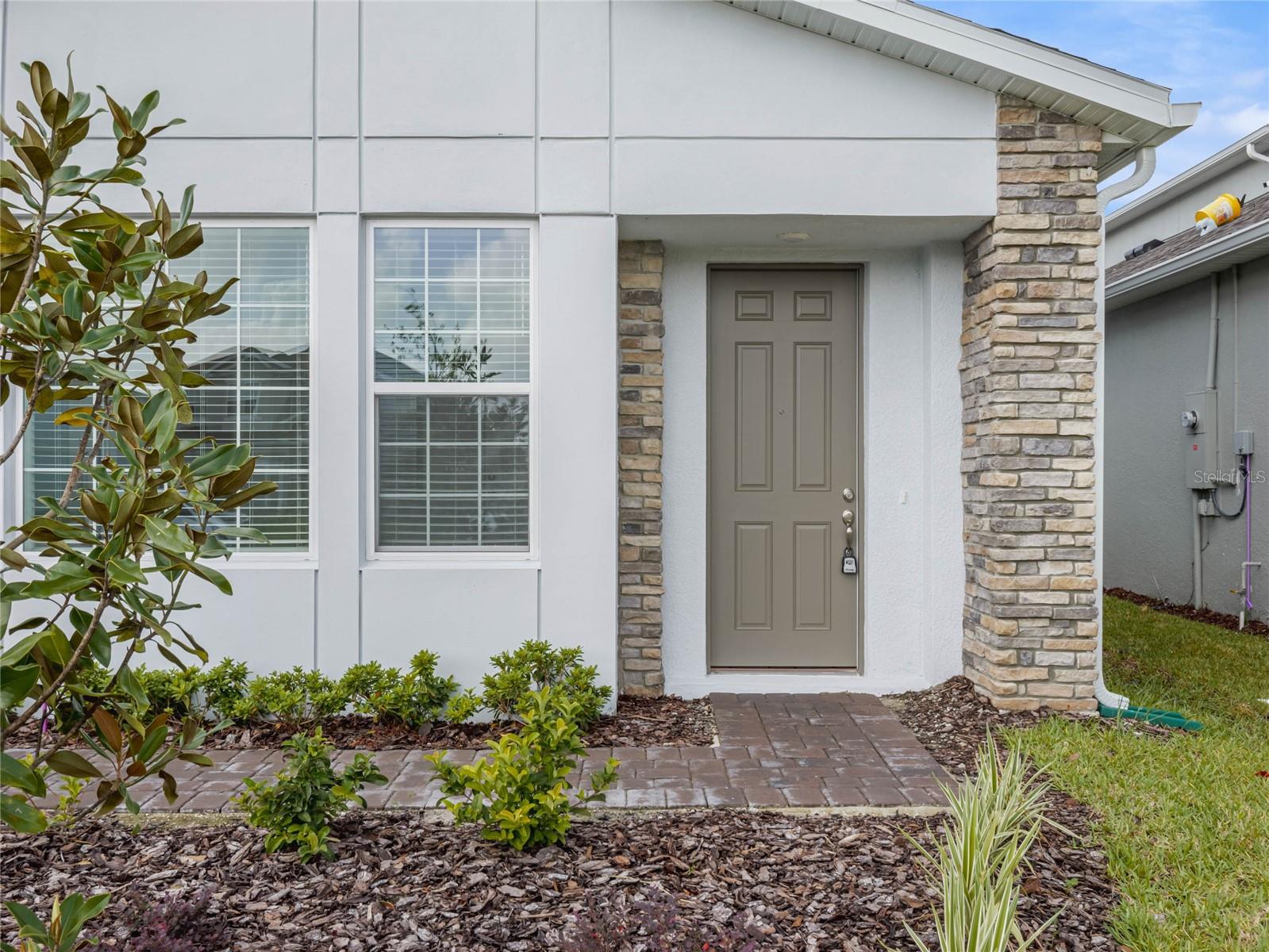 Image 5 of 58 For 18722 Planetree Street