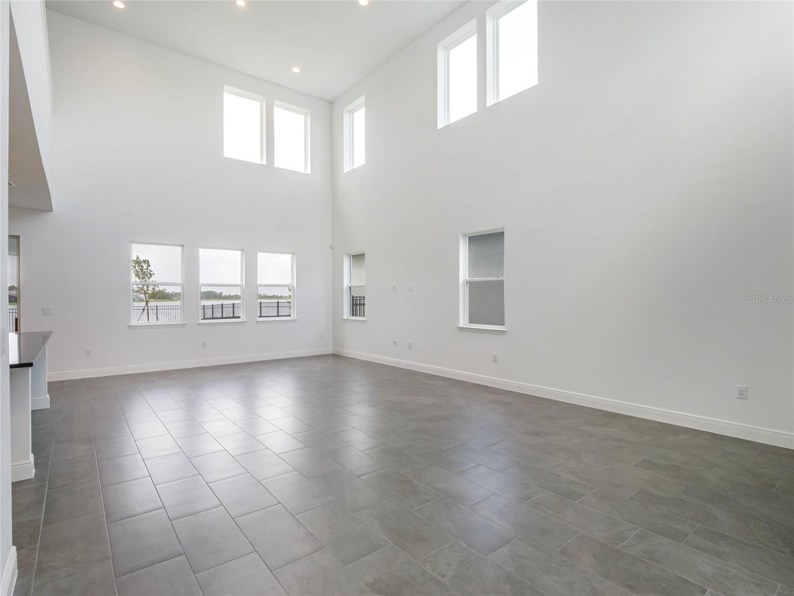 Image 6 of 58 For 18722 Planetree Street