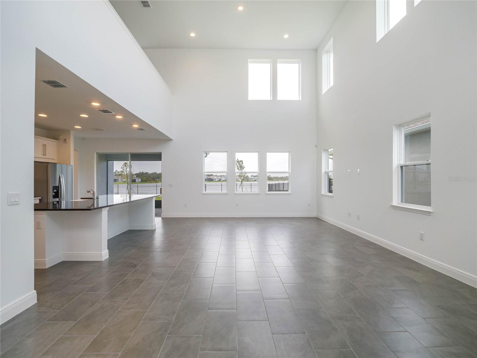 Image 7 of 58 For 18722 Planetree Street