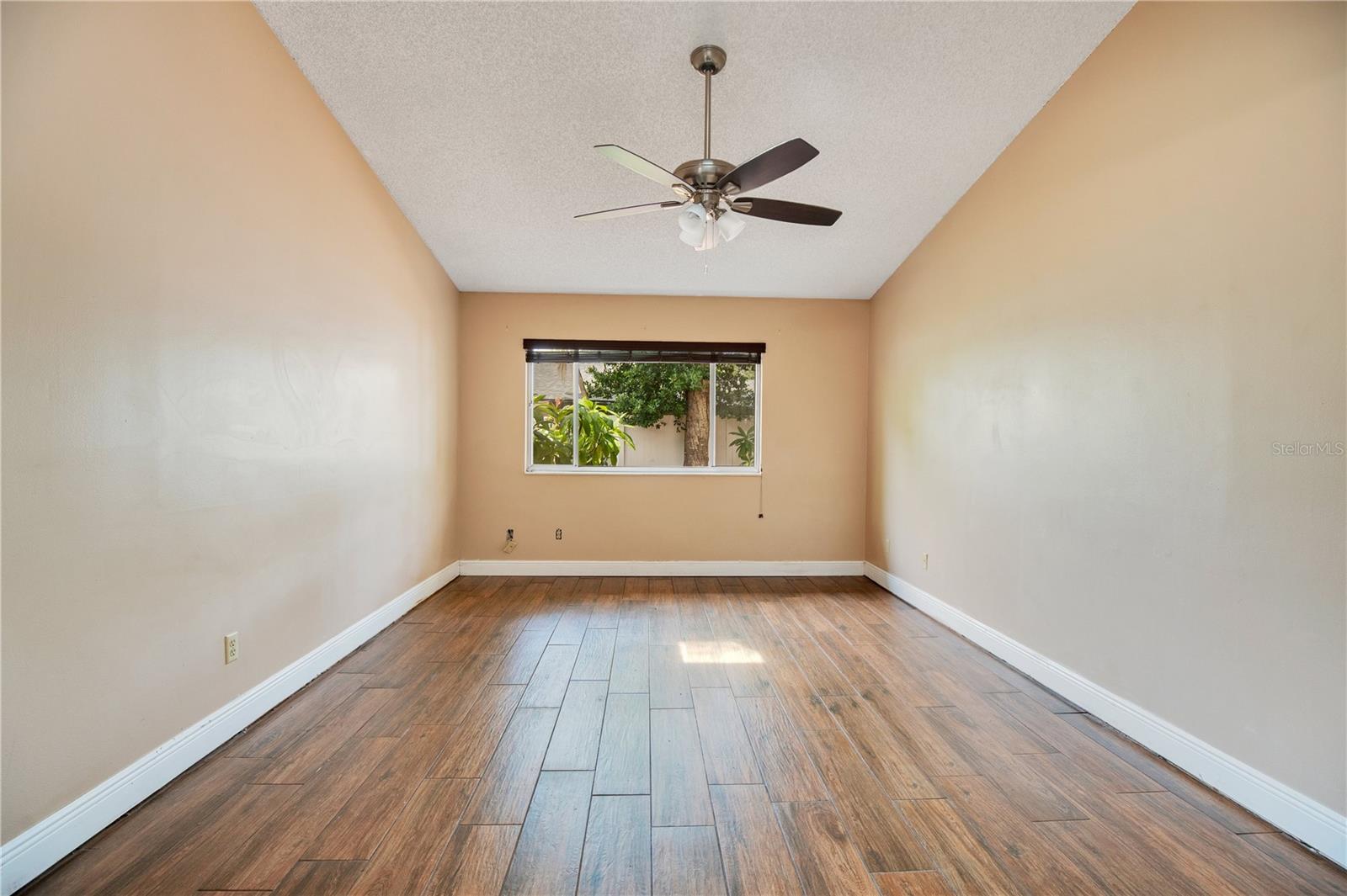 Image 16 of 46 For 402 San Leandro Drive