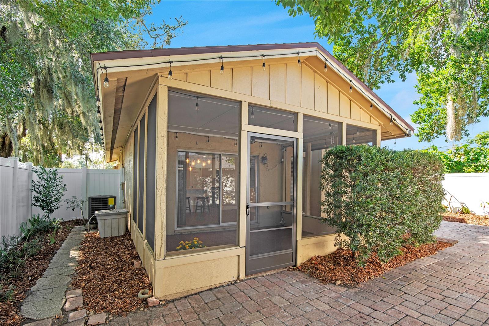 Image 27 of 46 For 402 San Leandro Drive