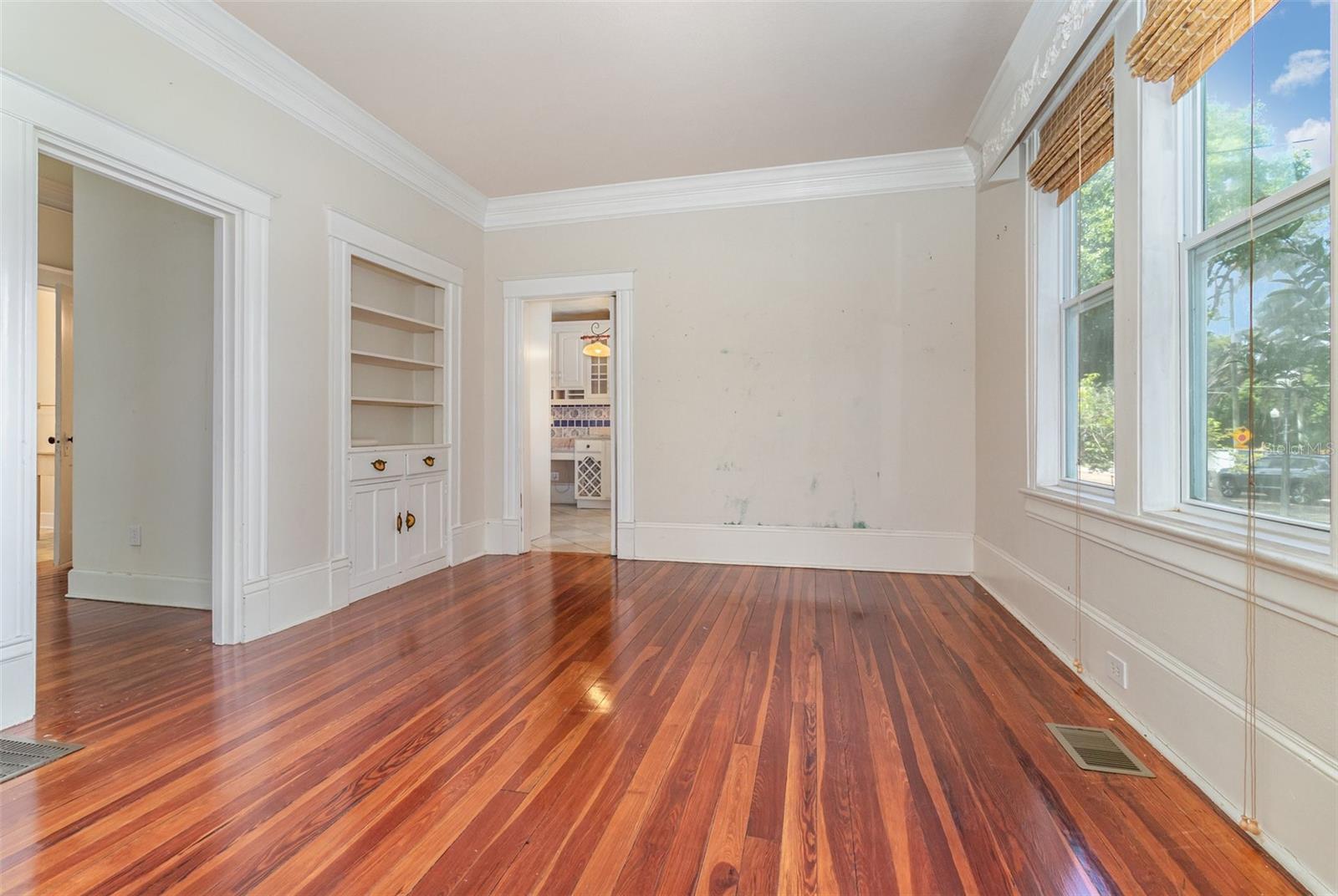 Image 11 of 45 For 346 Hillman Avenue