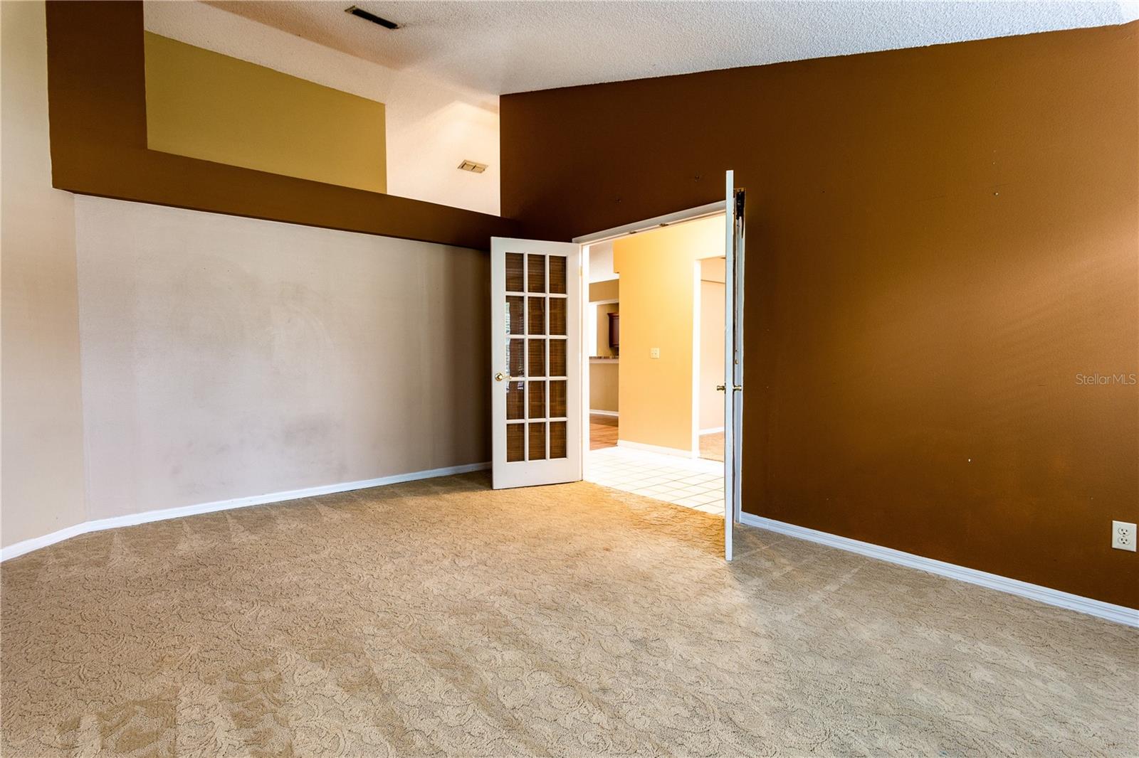 Image 12 of 24 For 205 Red Bud Court
