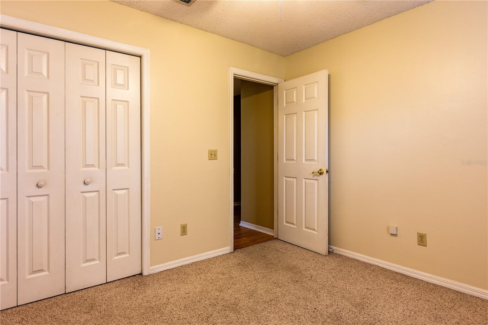 Image 19 of 24 For 205 Red Bud Court