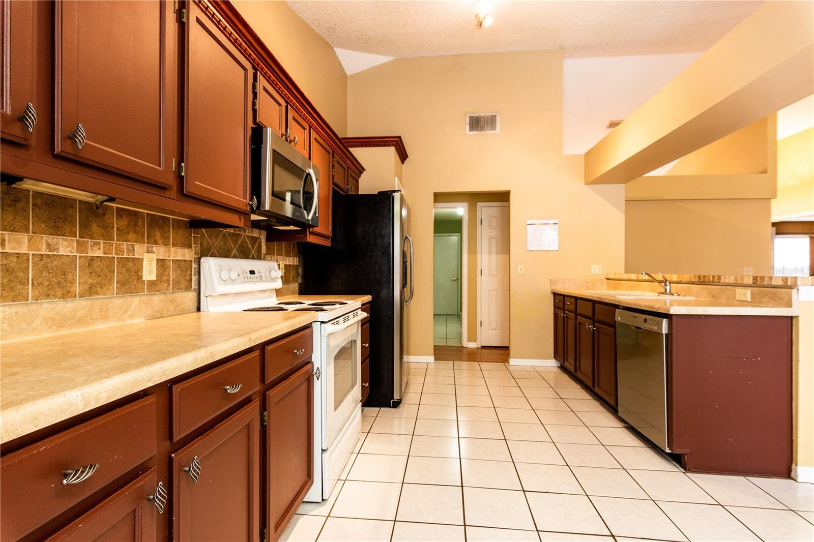 Image 5 of 24 For 205 Red Bud Court