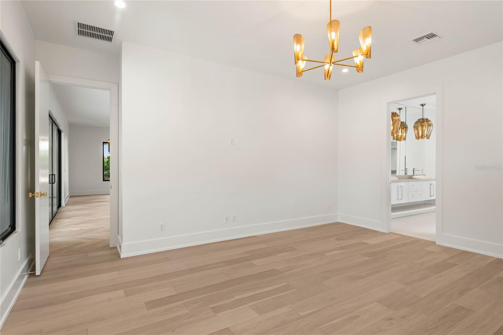Image 11 of 35 For 1821 Englewood Road