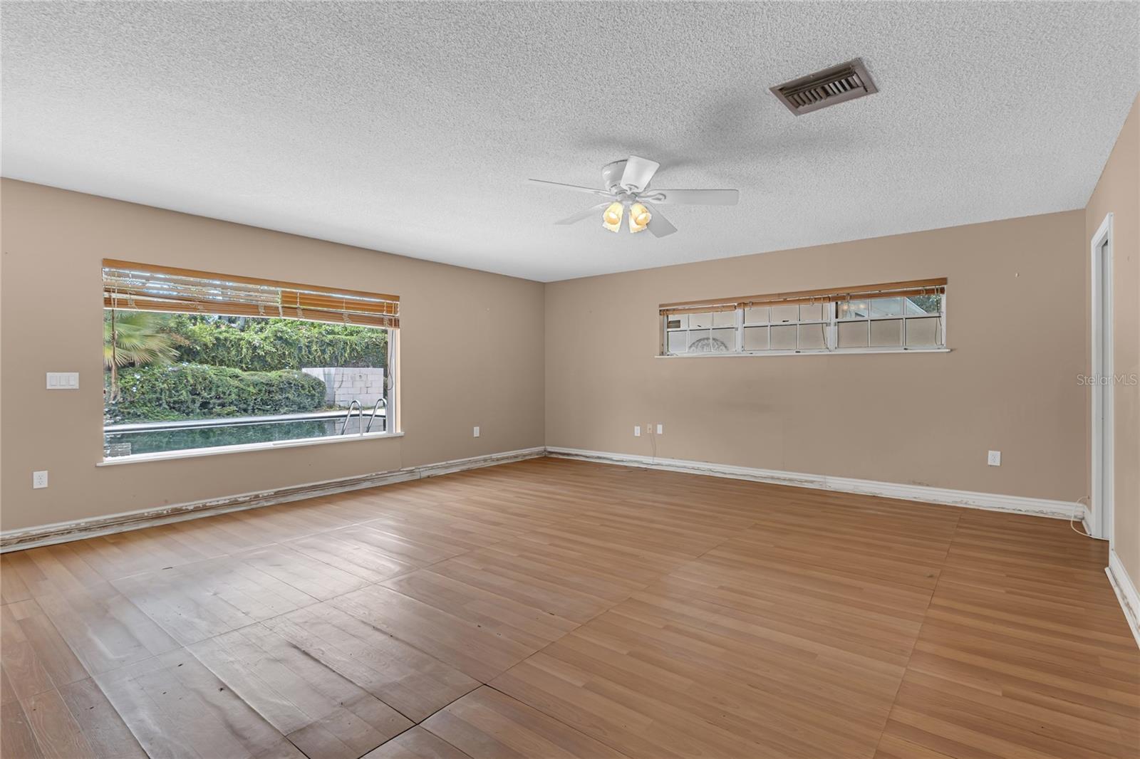 Image 13 of 50 For 1325 Lake Otis Drive