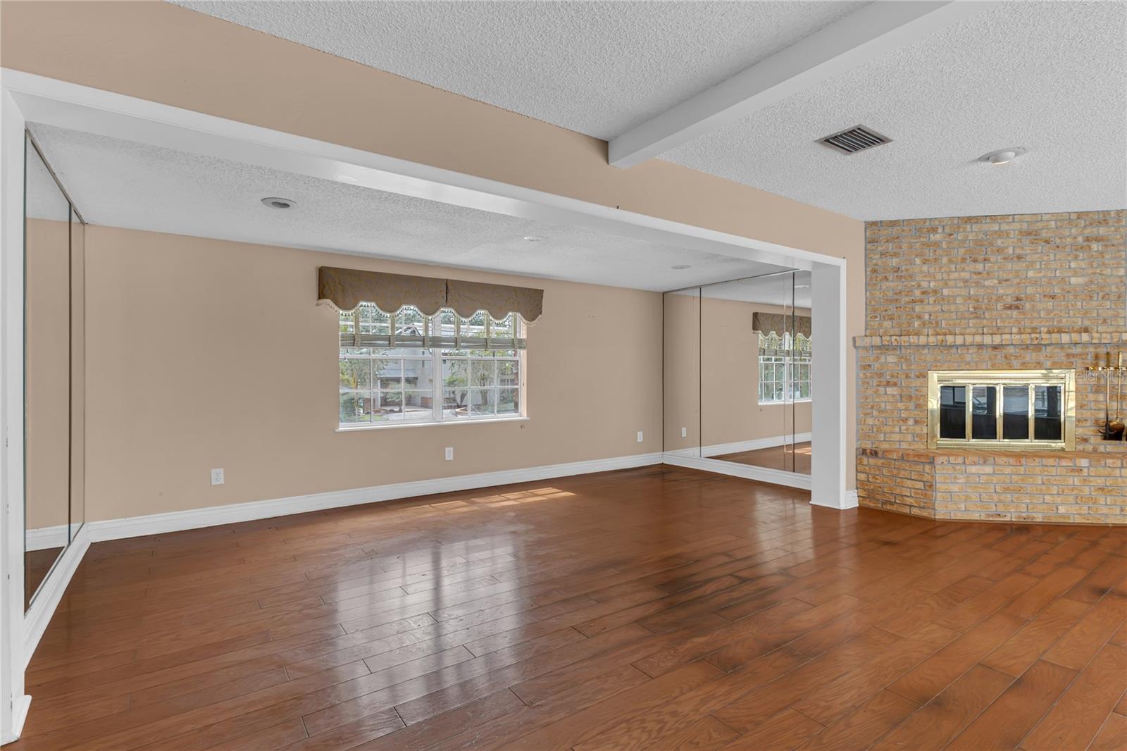 Image 15 of 50 For 1325 Lake Otis Drive