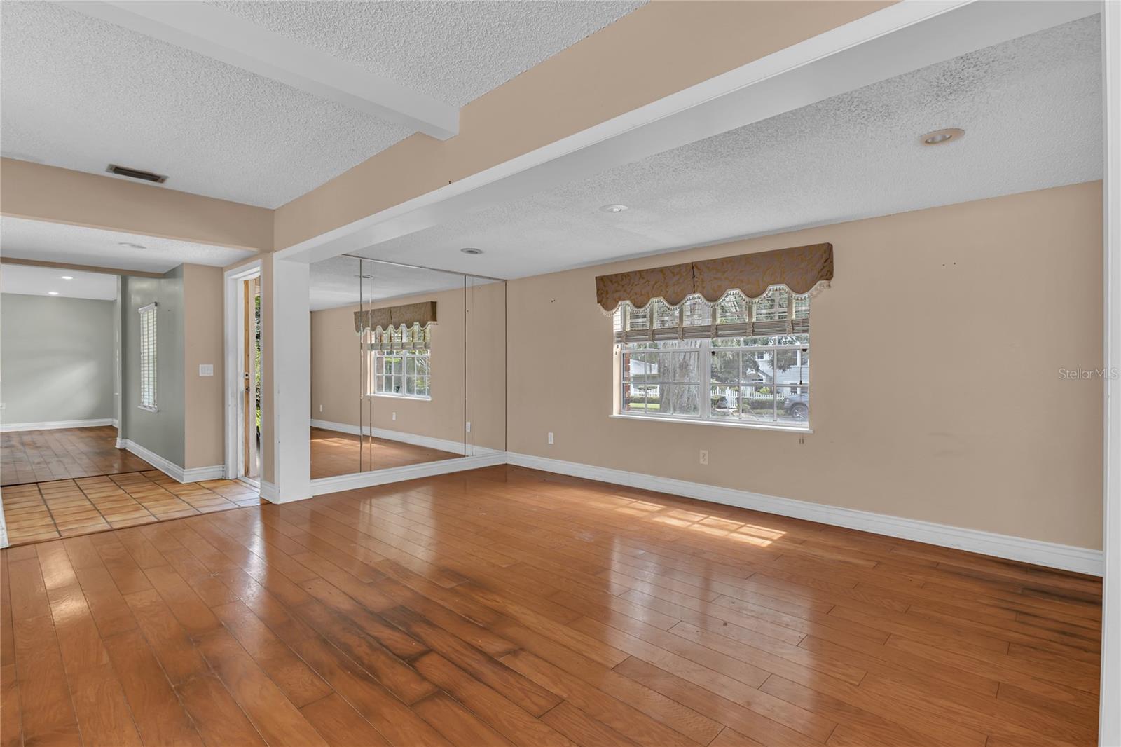 Image 16 of 50 For 1325 Lake Otis Drive