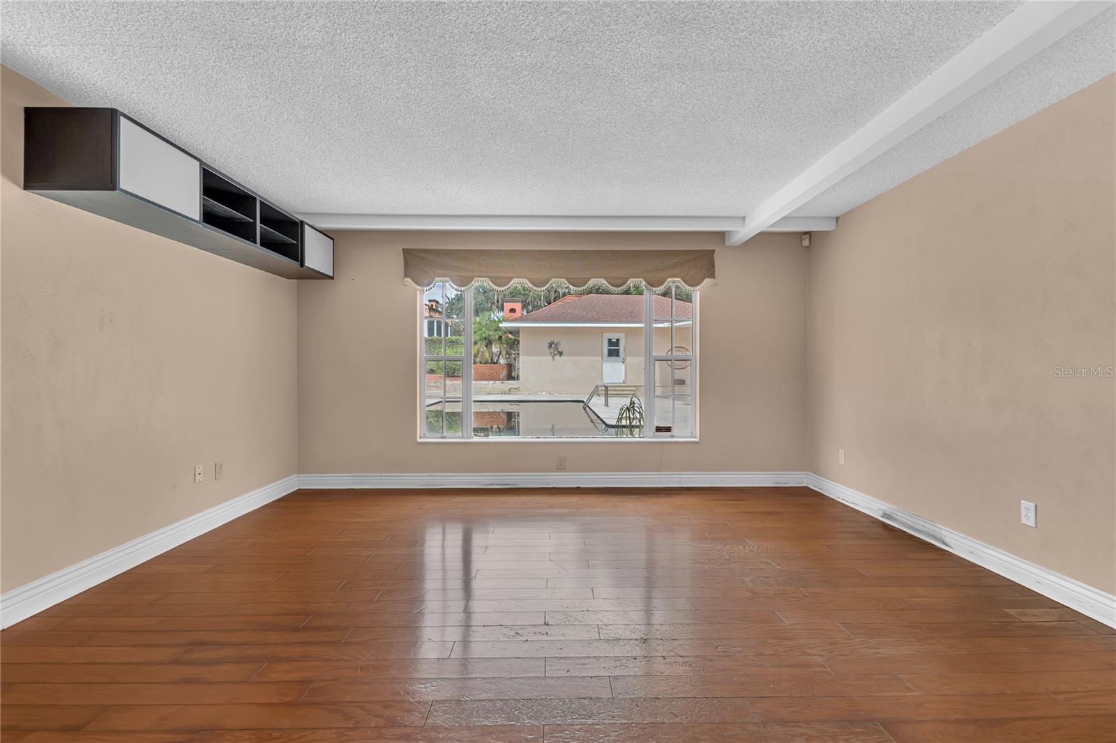 Image 17 of 50 For 1325 Lake Otis Drive