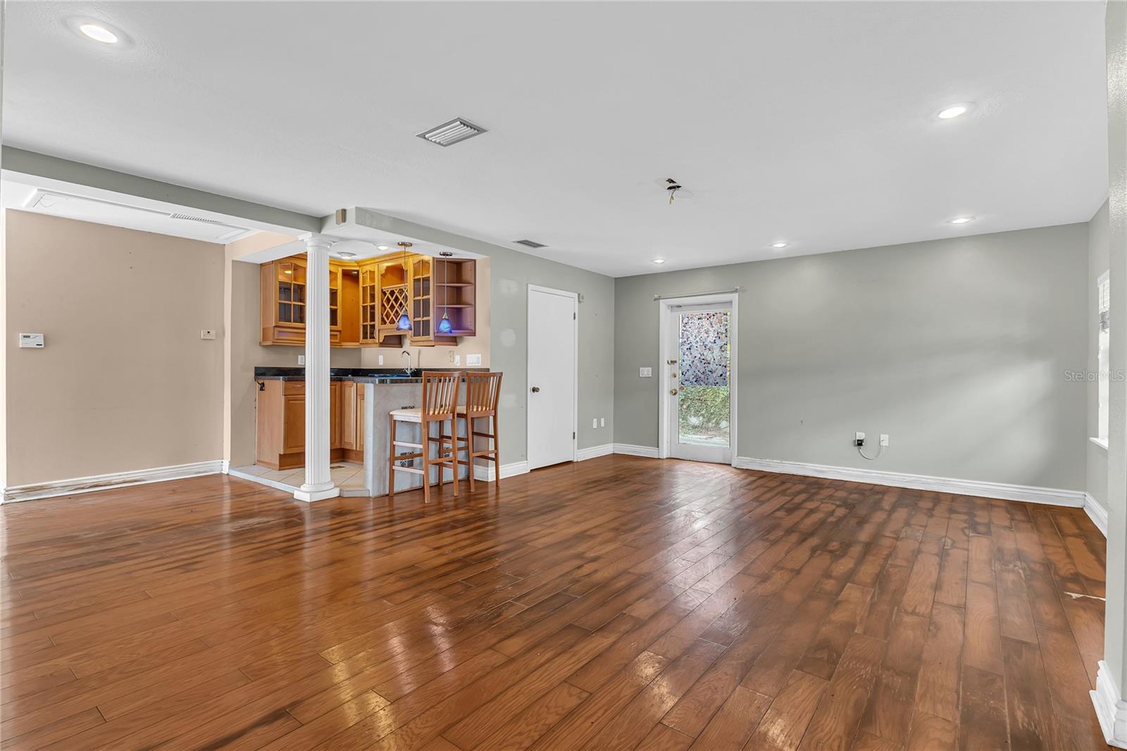 Image 4 of 50 For 1325 Lake Otis Drive