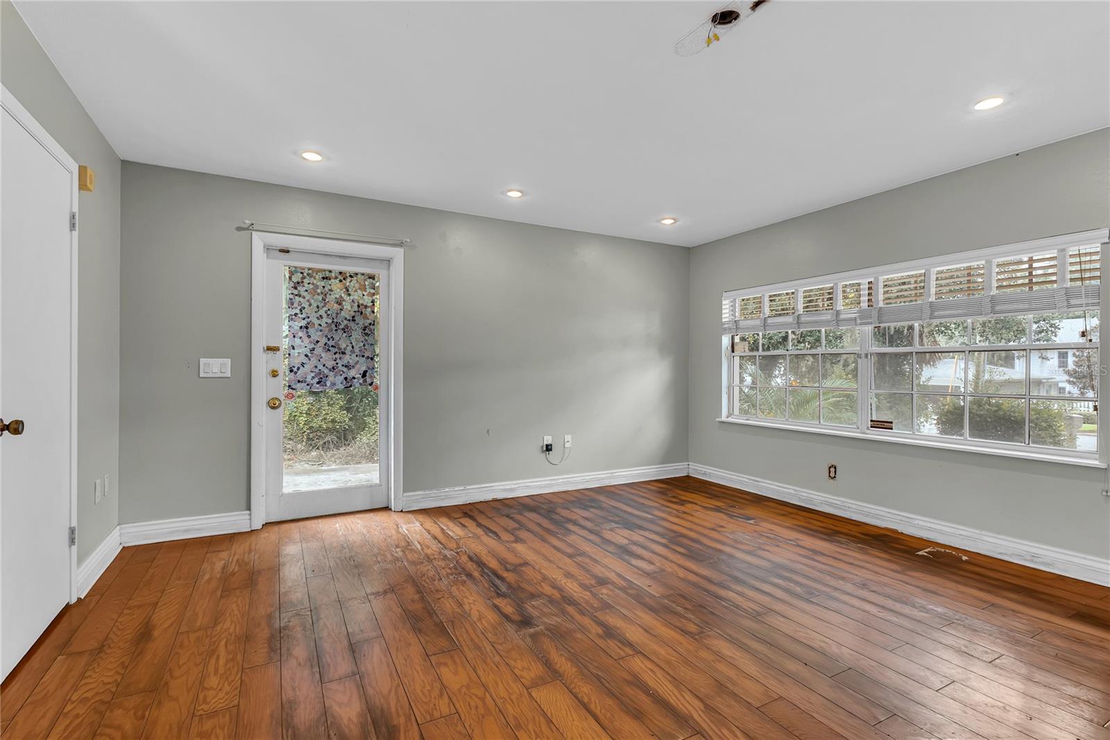 Image 6 of 50 For 1325 Lake Otis Drive