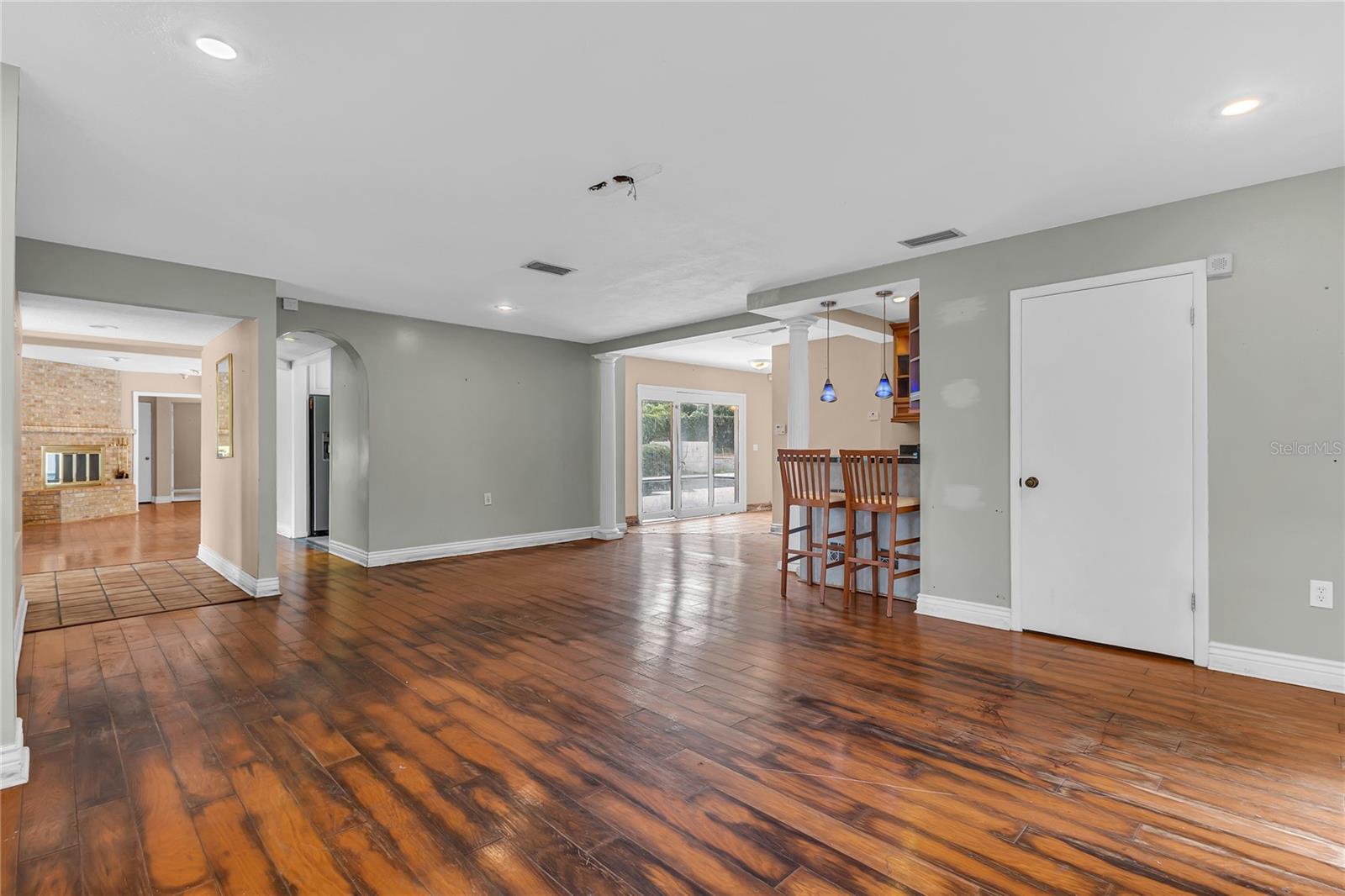 Image 7 of 50 For 1325 Lake Otis Drive