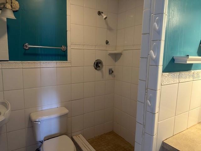 Image 10 of 13 For 6090 Village Circle 6090