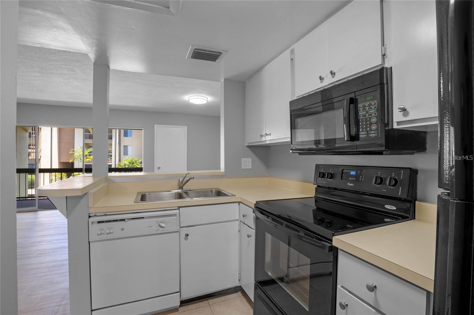 Image 6 of 25 For 554 Orange Dr  18