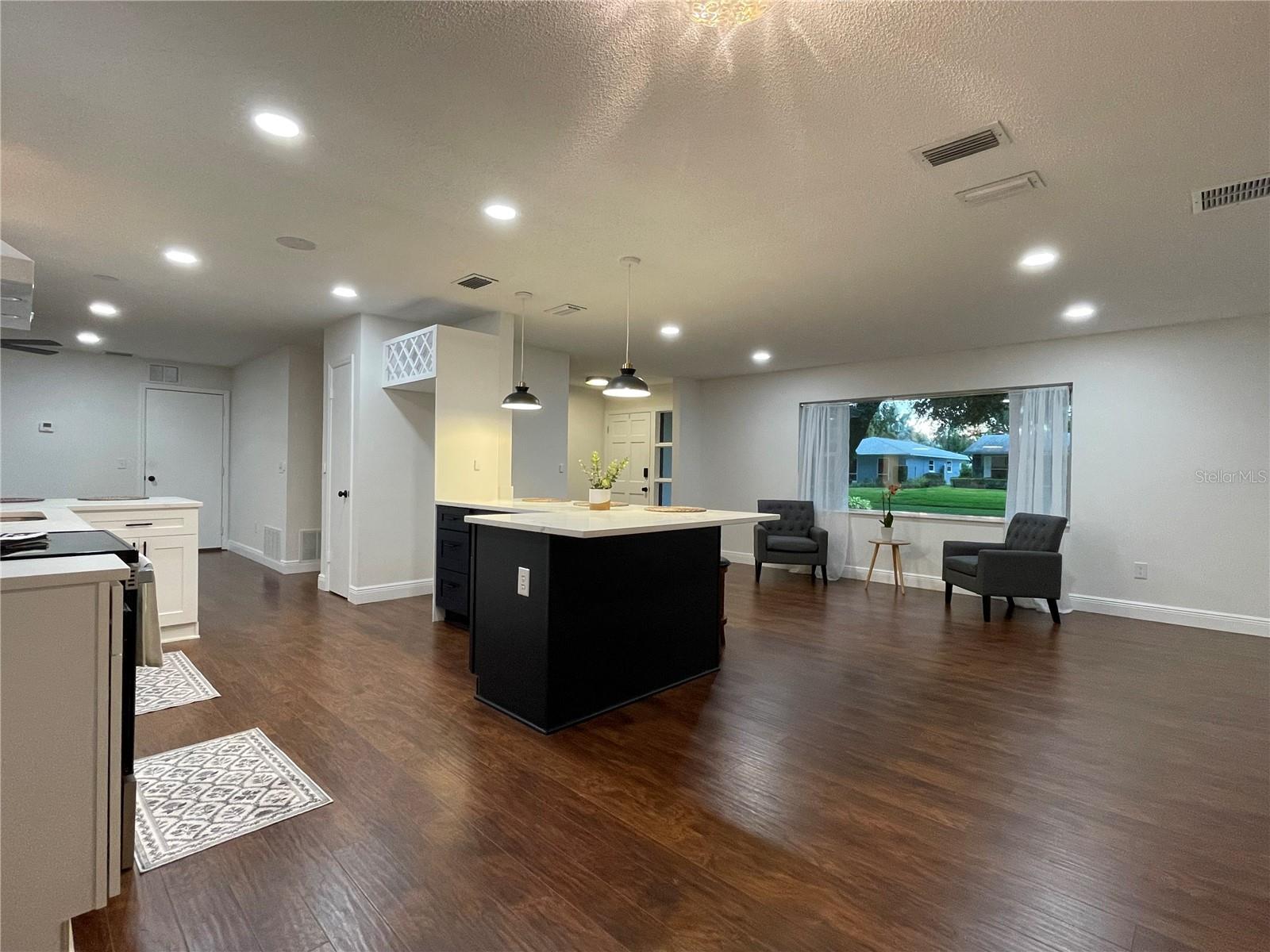Image 3 of 11 For 2900 Lake Arnold Place