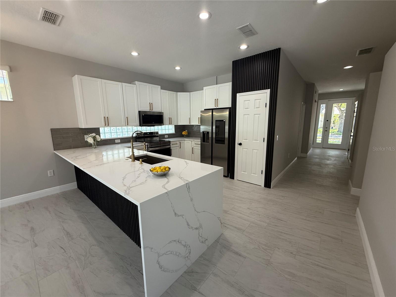 Image 24 of 54 For 2933 Sunset Vista Boulevard