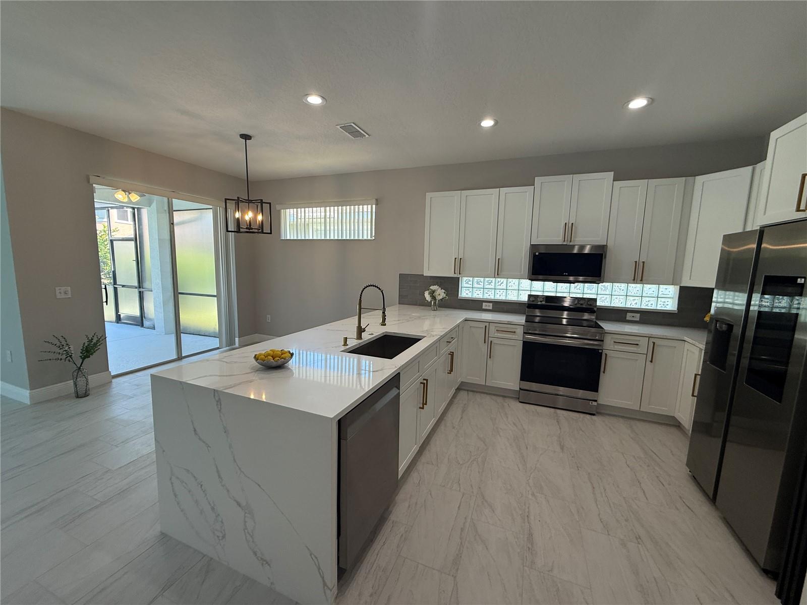 Image 27 of 54 For 2933 Sunset Vista Boulevard