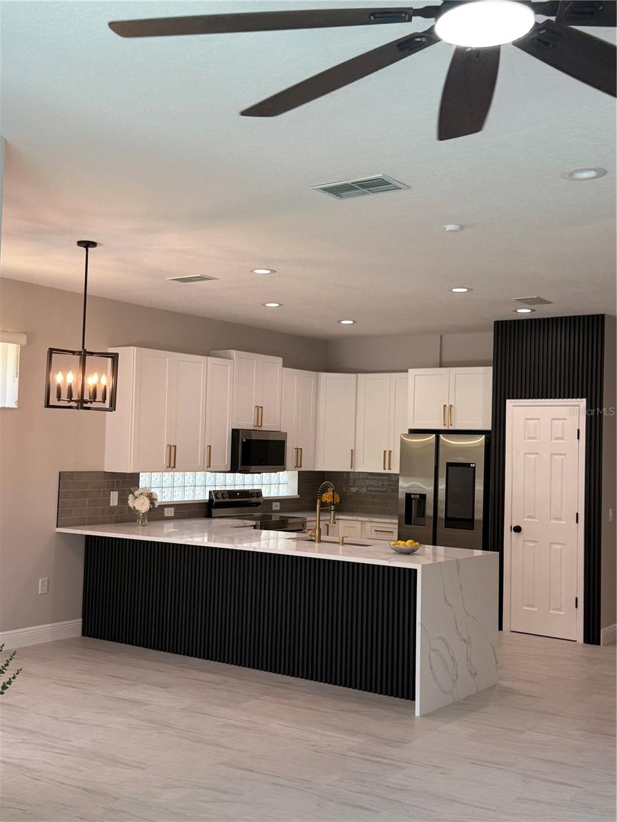 Image 30 of 54 For 2933 Sunset Vista Boulevard