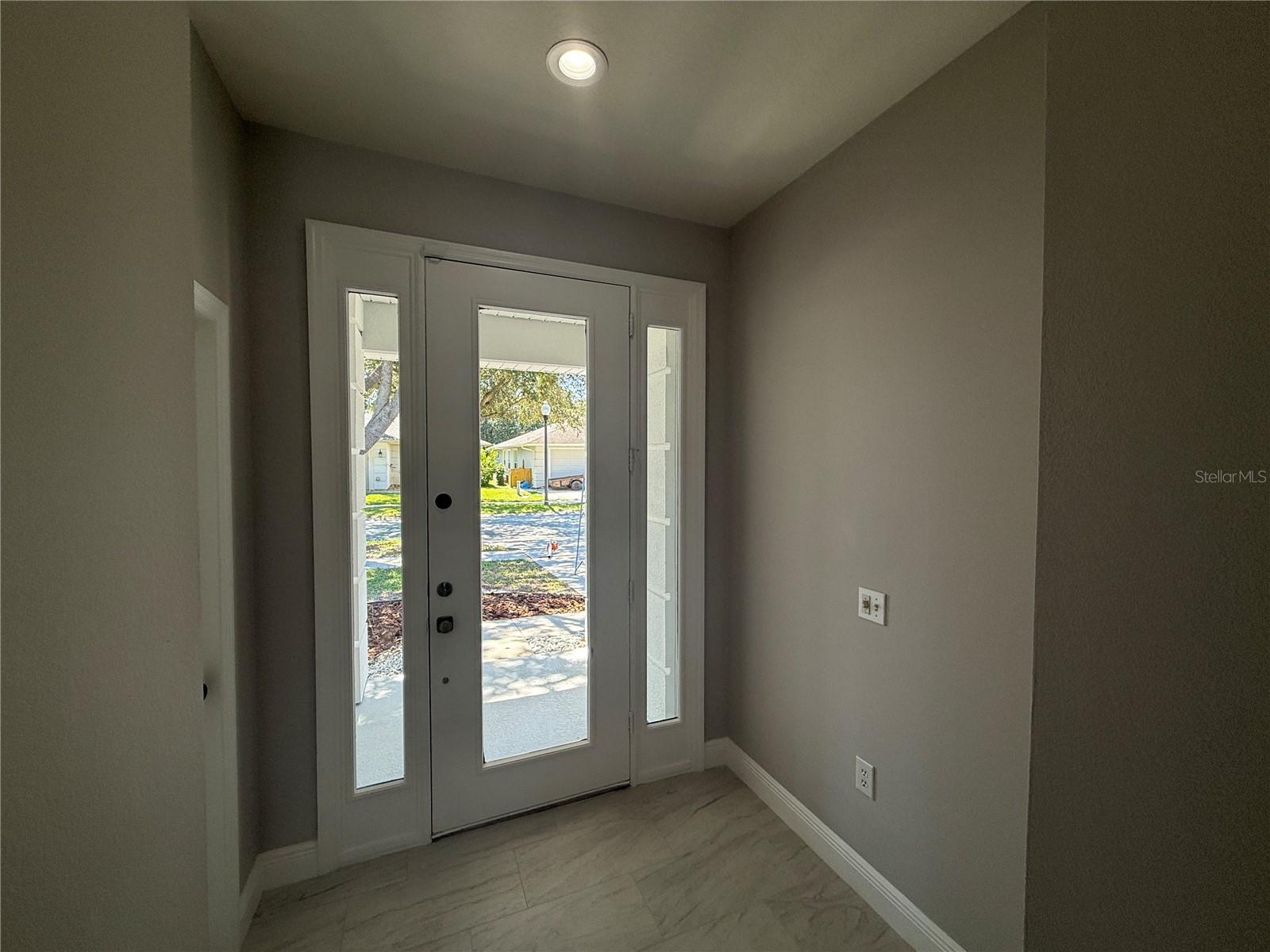 Image 7 of 54 For 2933 Sunset Vista Boulevard