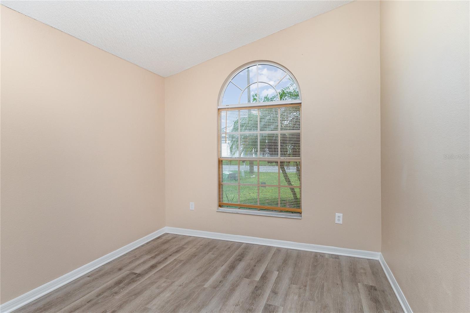 Image 10 of 15 For 624 Nicholson Drive