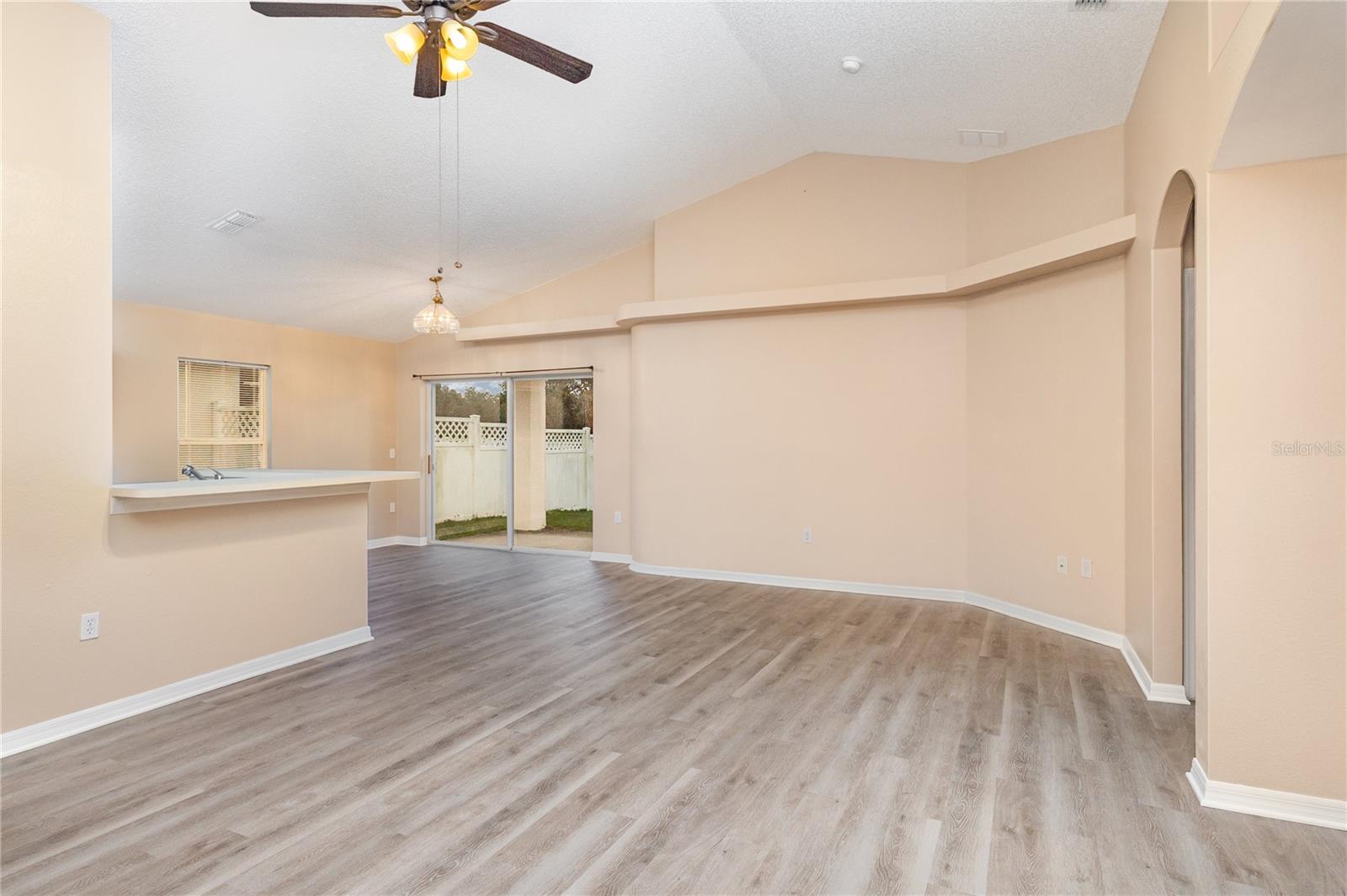 Image 4 of 15 For 624 Nicholson Drive