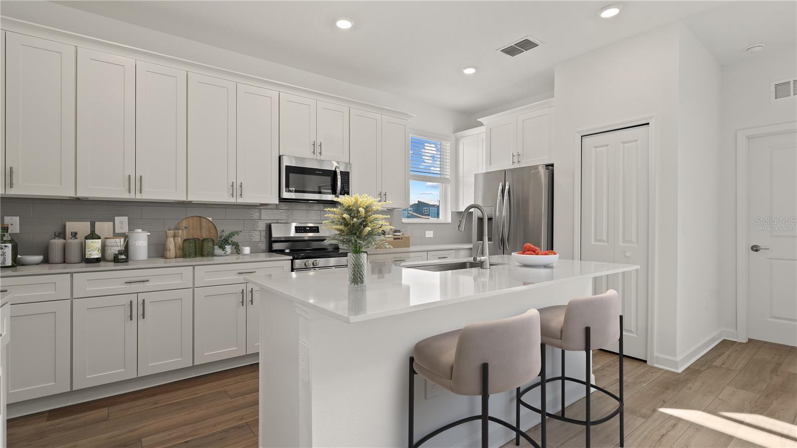 Image 4 of 36 For 7890 Poplin Street