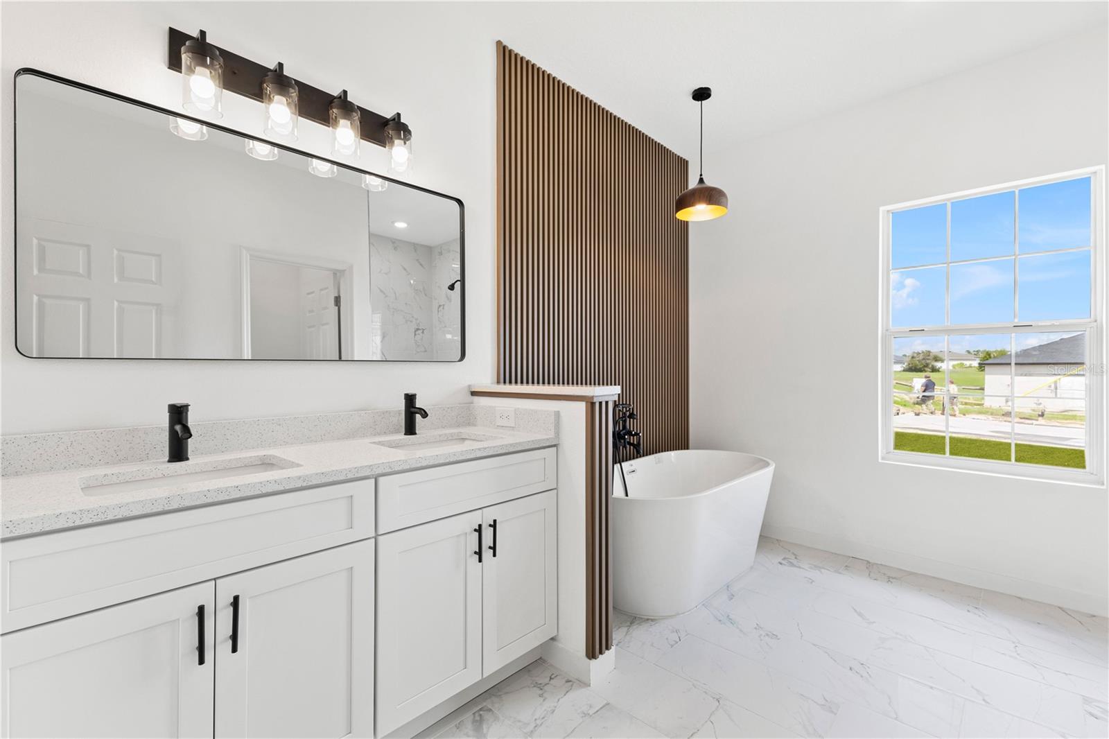 Image 23 of 37 For 916 Desmoines Way