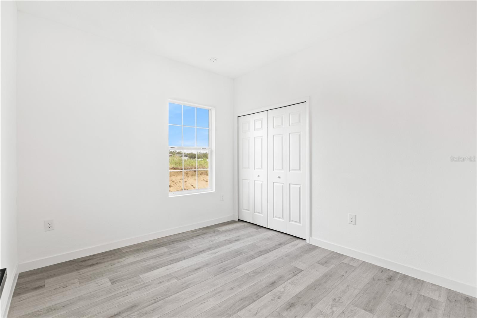 Image 28 of 37 For 916 Desmoines Way