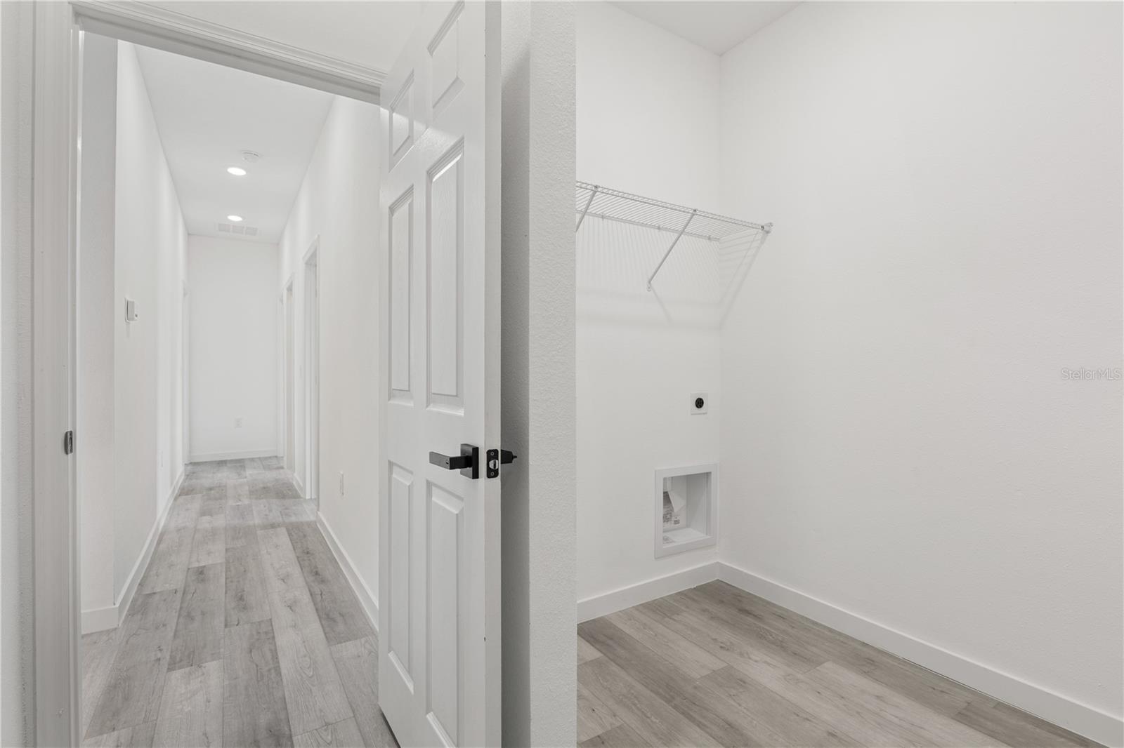 Image 34 of 37 For 916 Desmoines Way