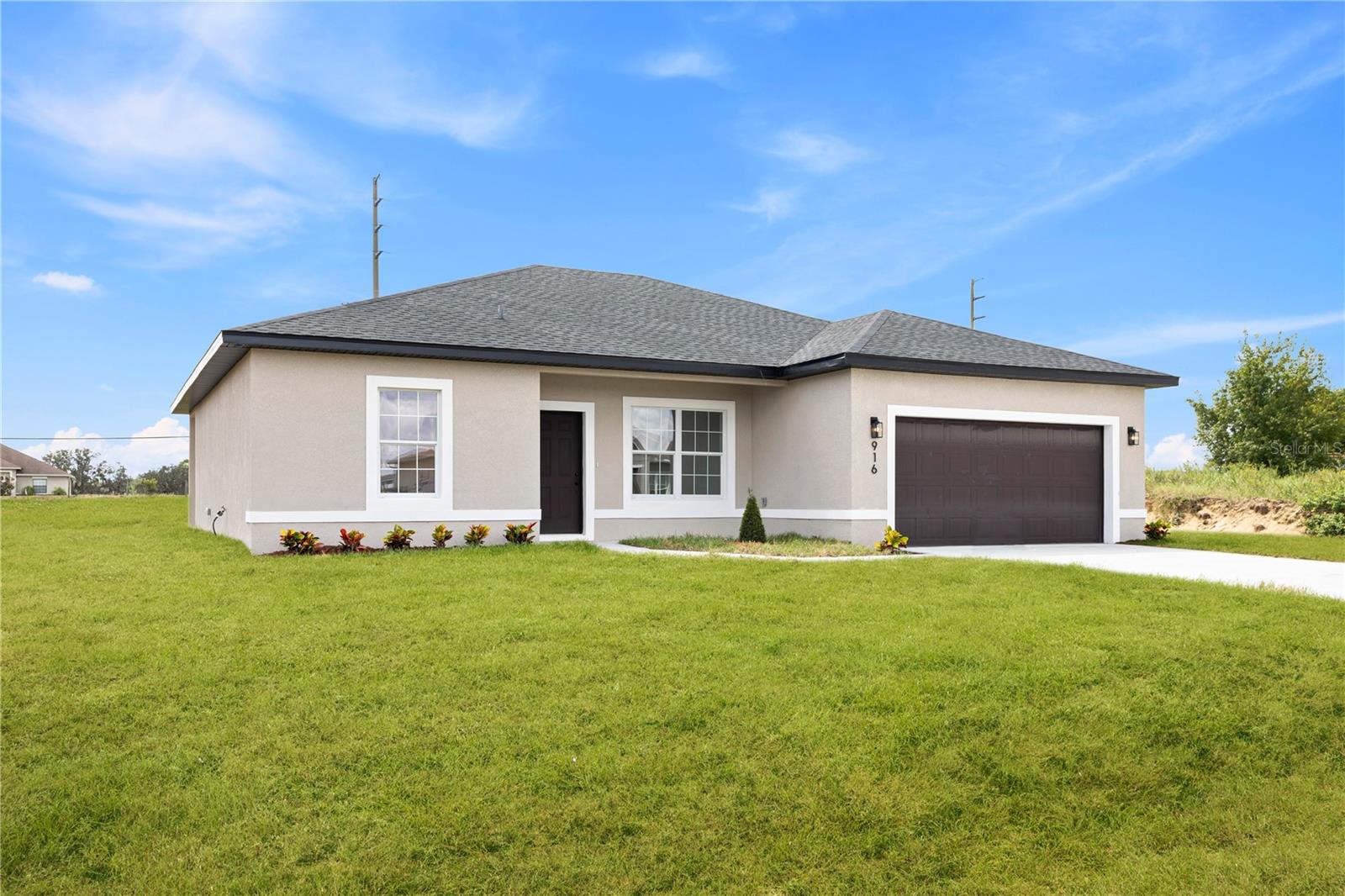 Image 4 of 37 For 916 Desmoines Way