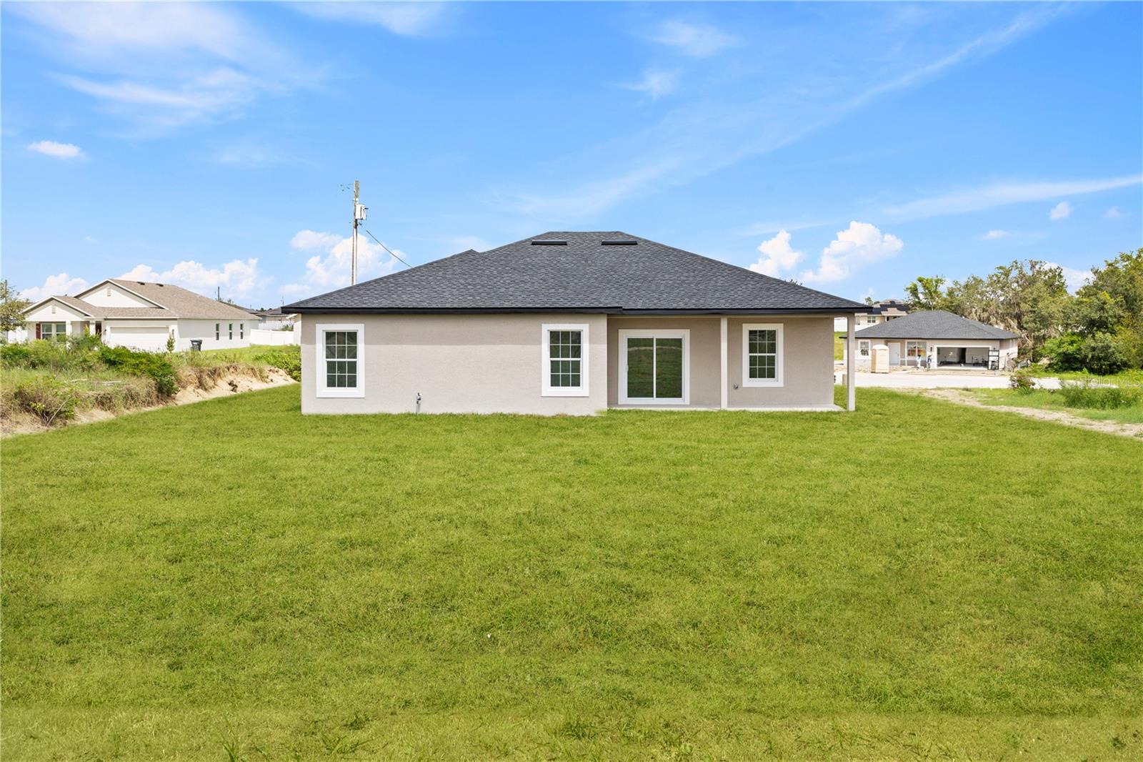 Image 5 of 37 For 916 Desmoines Way