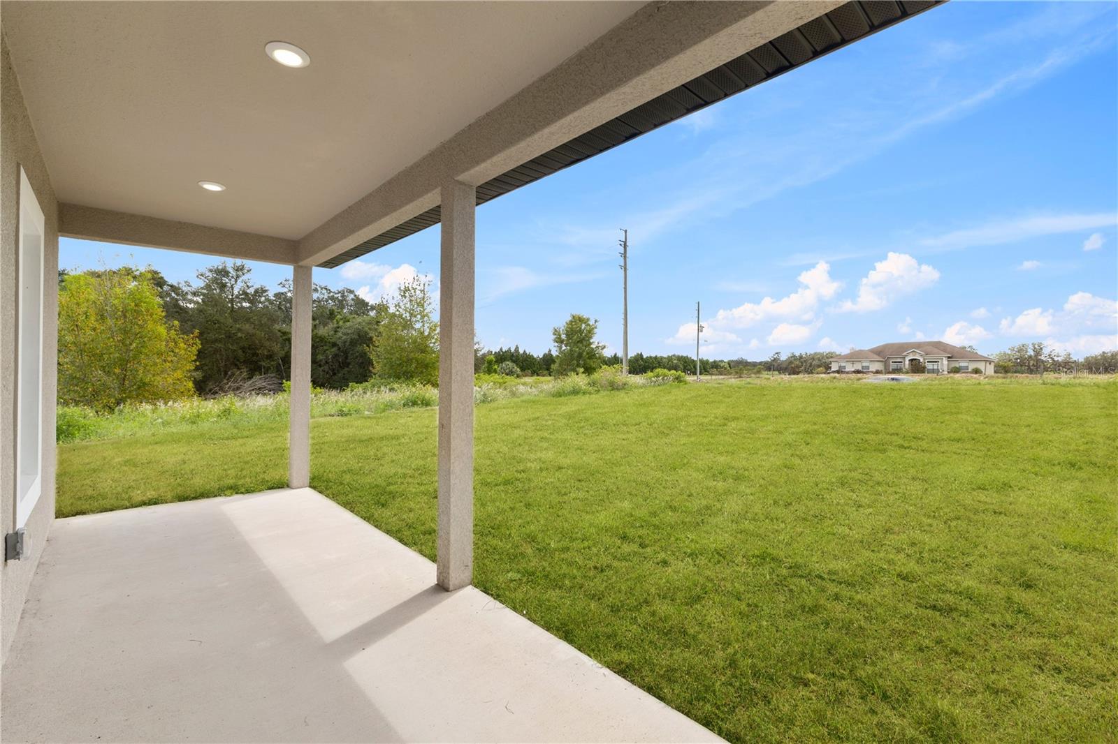 Image 8 of 37 For 916 Desmoines Way