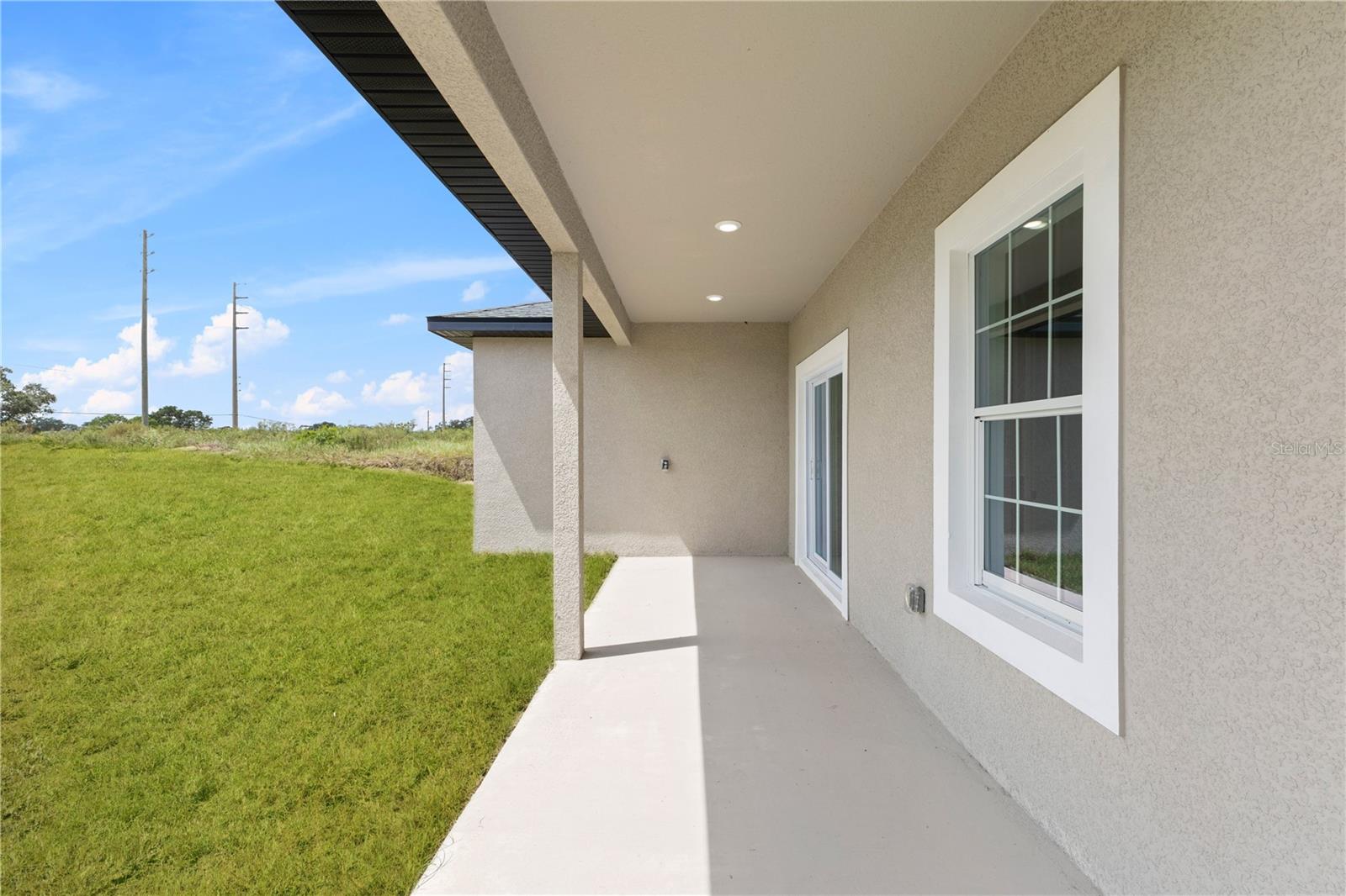 Image 9 of 37 For 916 Desmoines Way