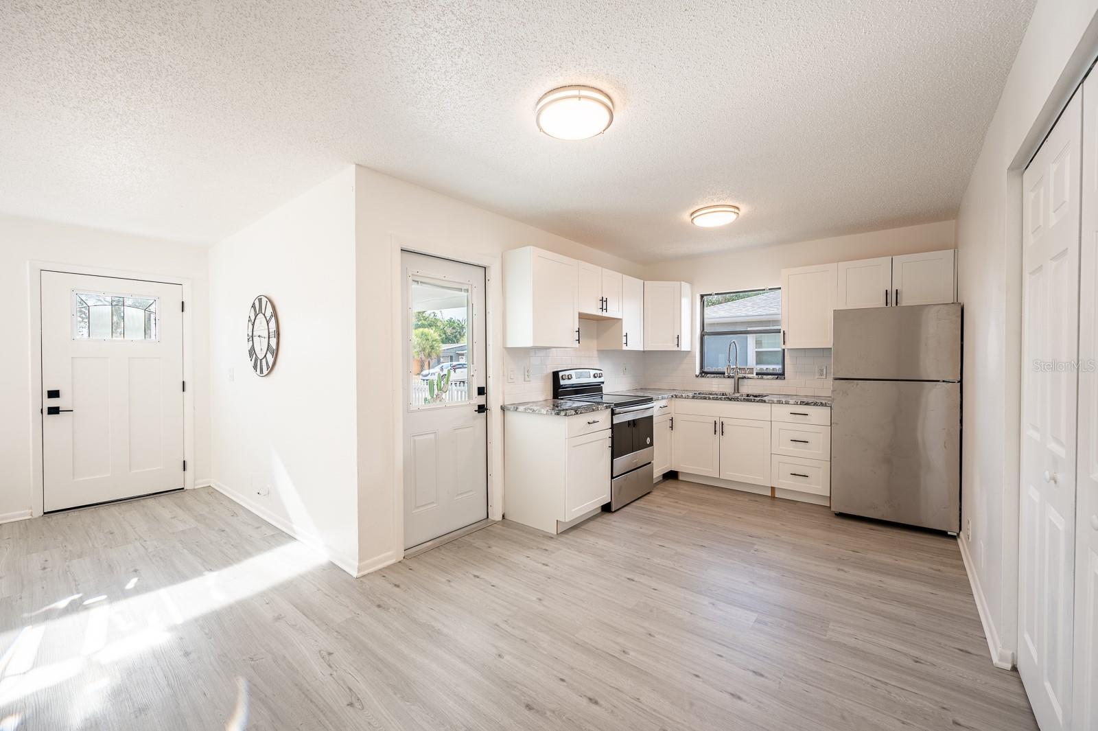 Image 10 of 47 For 1690 40th Street S