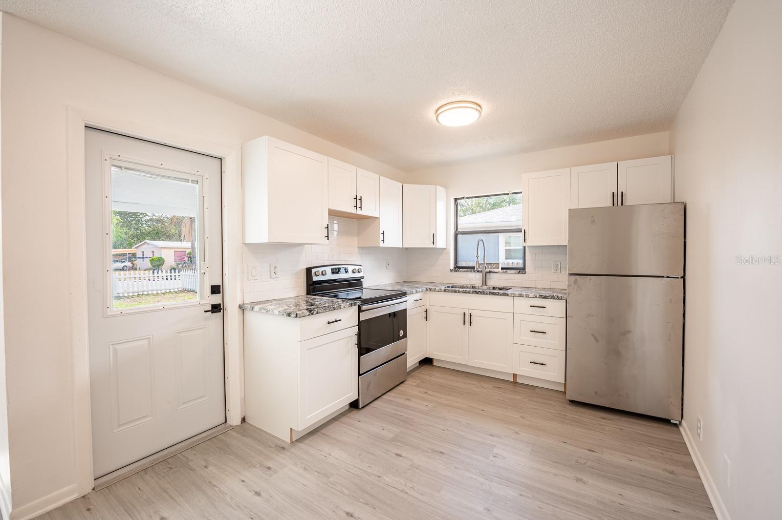 Image 11 of 47 For 1690 40th Street S