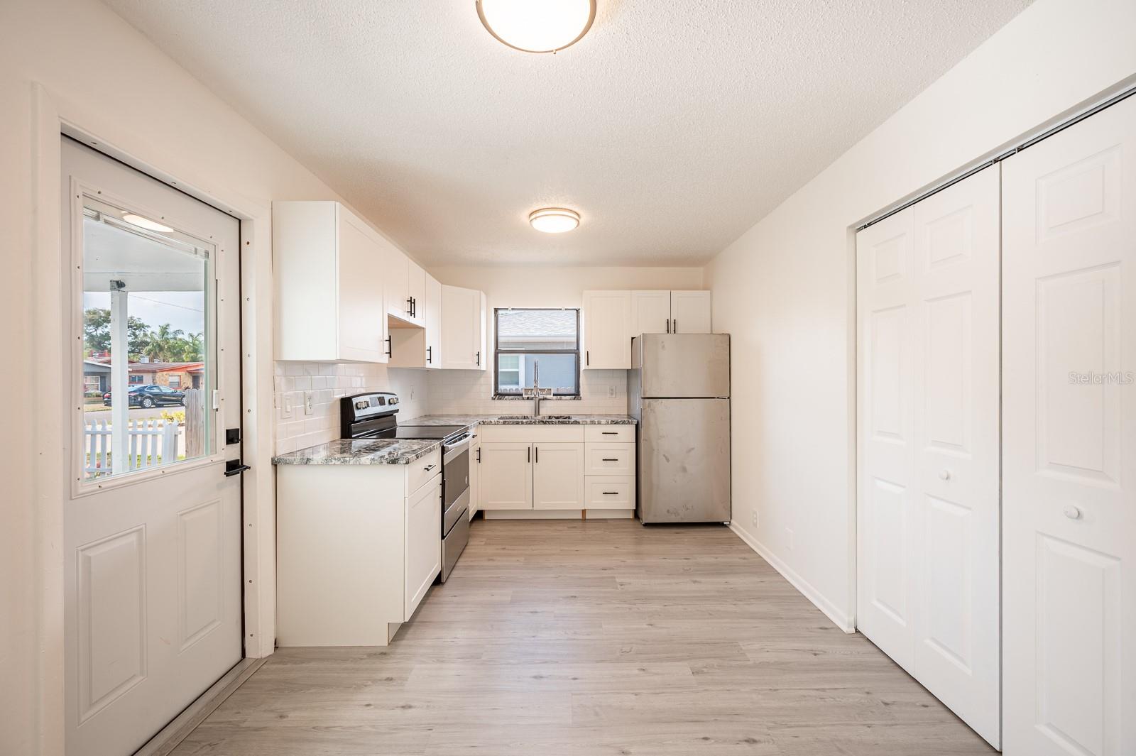 Image 12 of 47 For 1690 40th Street S
