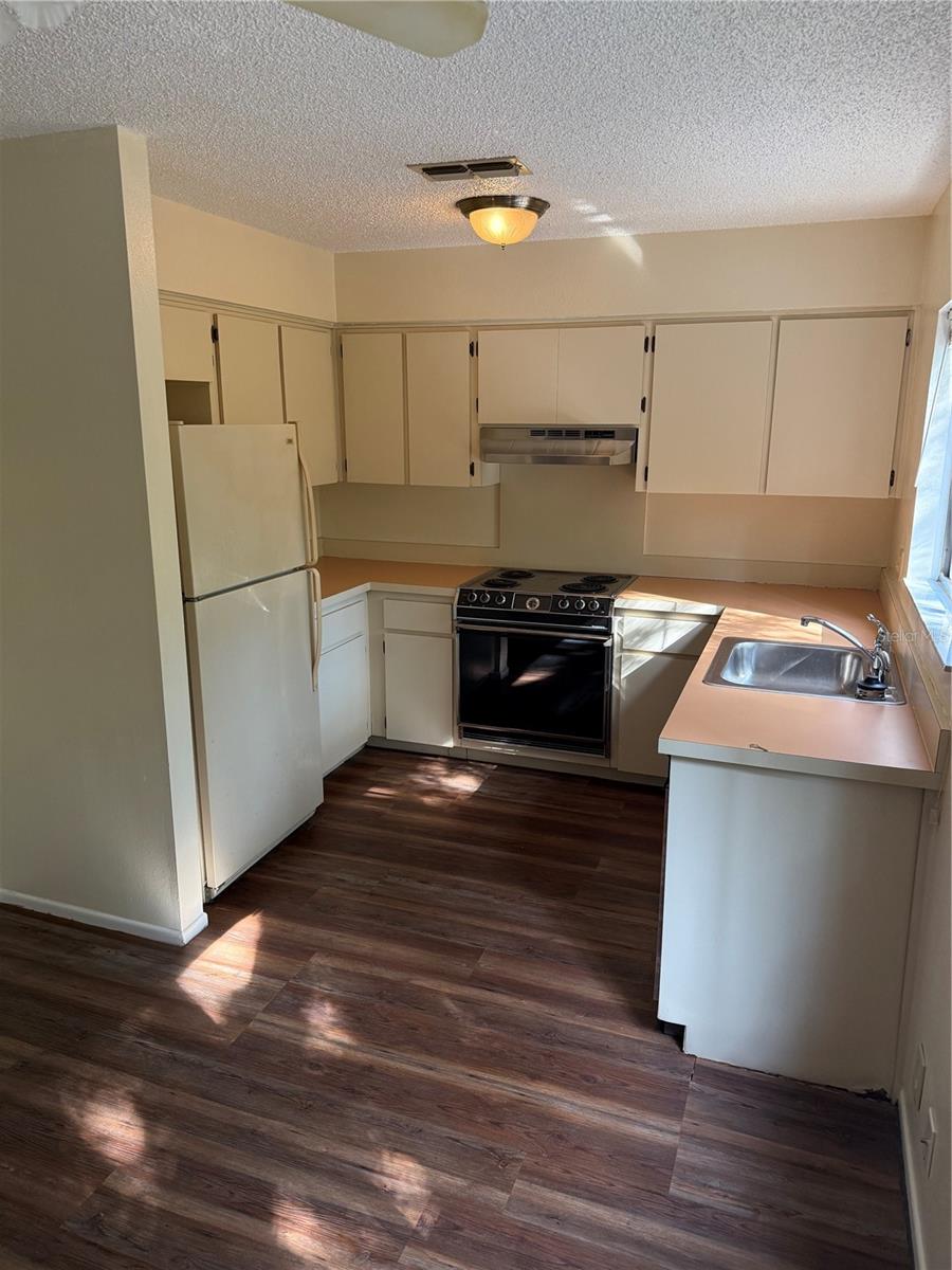 Image 3 of 15 For 8013 Picketts Ct  1