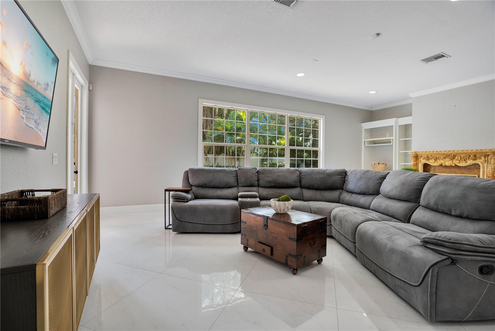 Image 15 of 70 For 340 Alberta Drive
