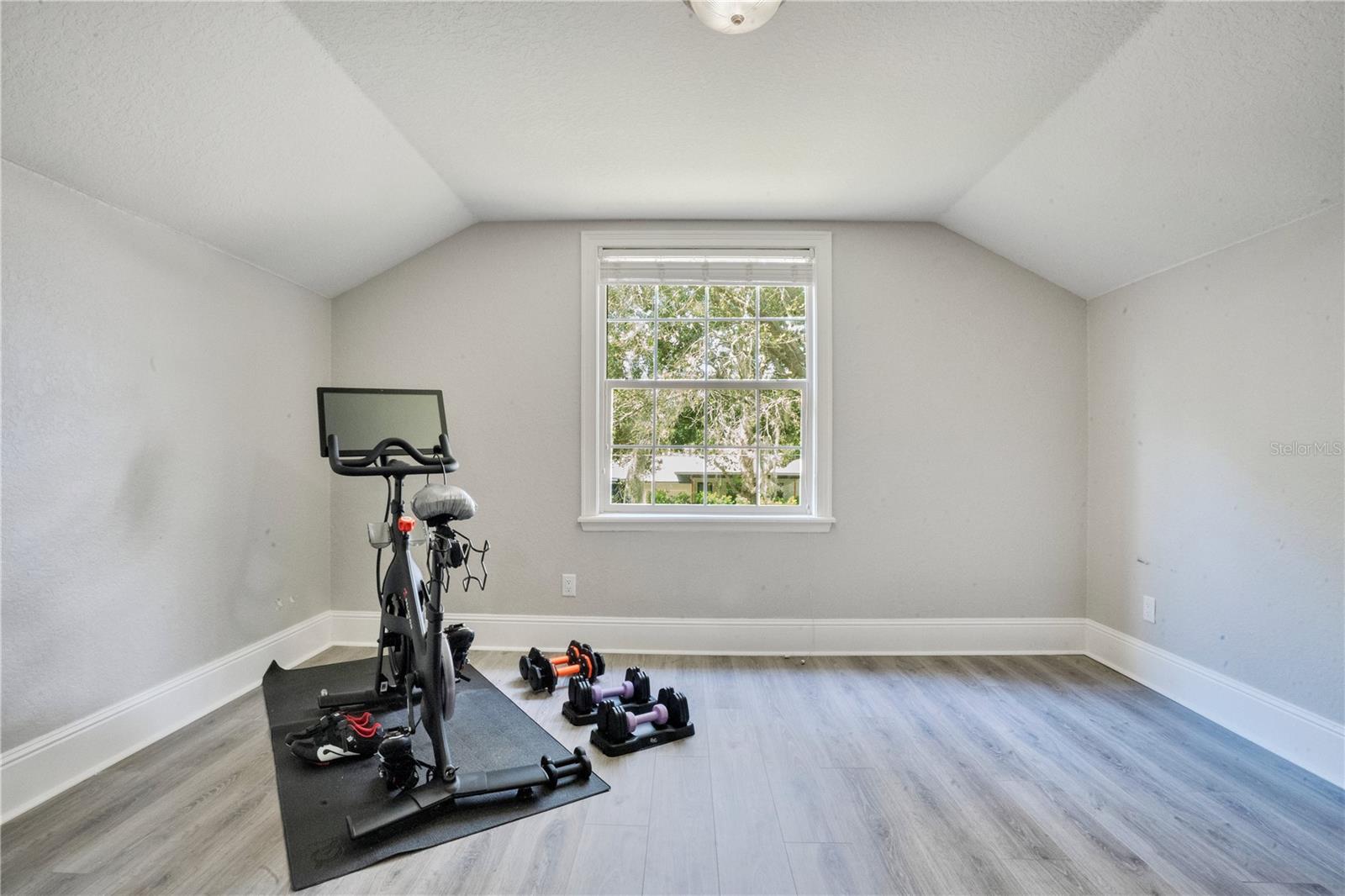 Image 41 of 70 For 340 Alberta Drive