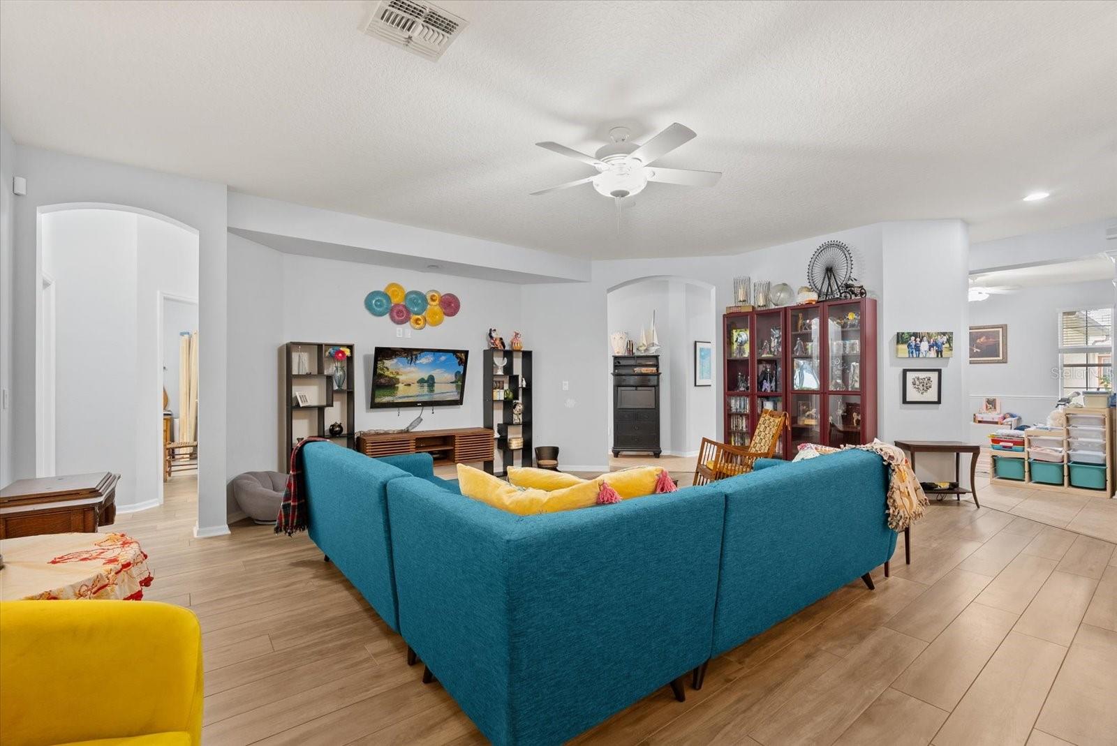 Image 15 of 41 For 2445 Pickford Circle